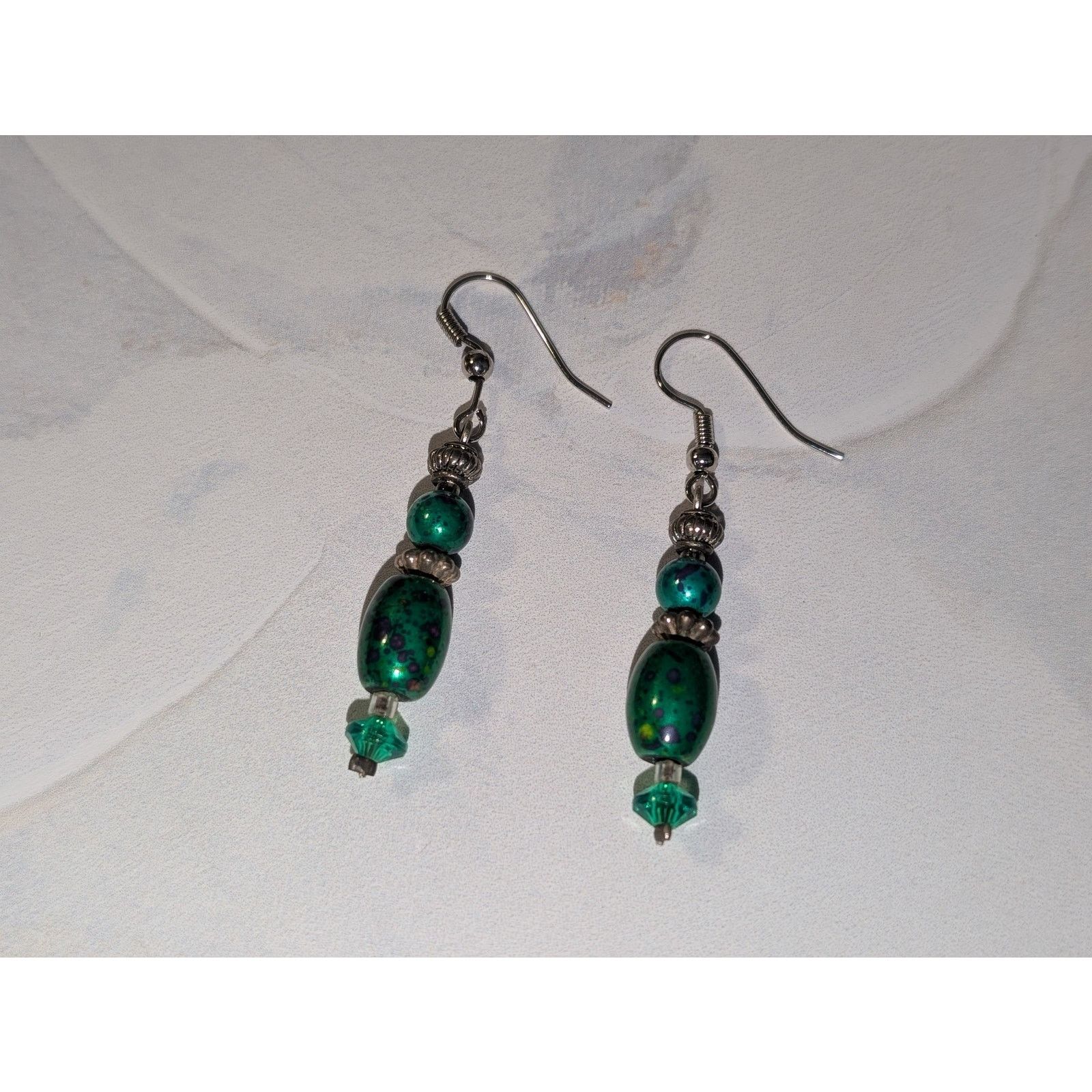 Vintage VTG 1980s Silver-Tone & Kelly Green Beaded Dangle Earrings Size ONE SIZE - 1 Thumbnail