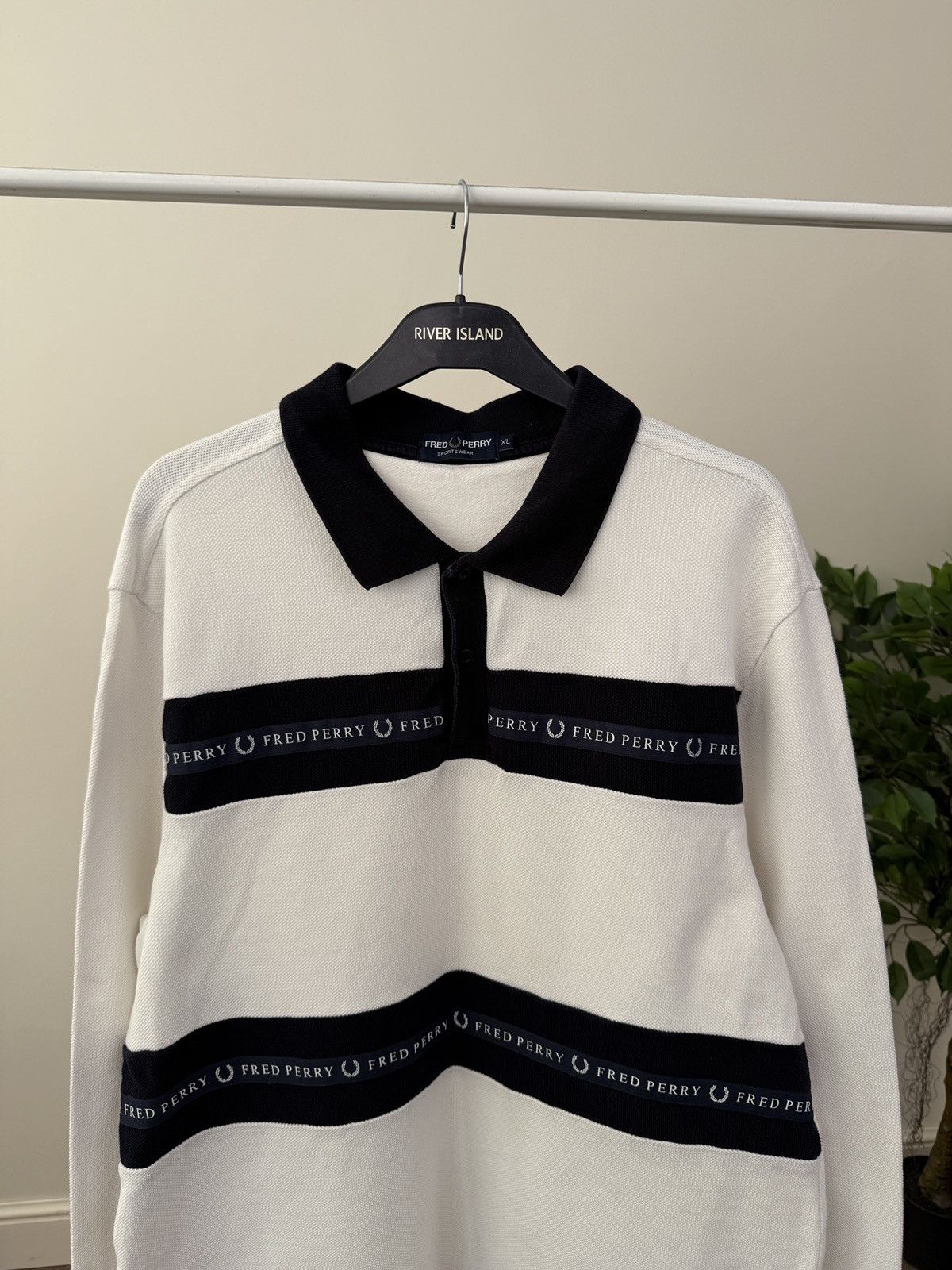 Fred Perry Vintage Fred Perry White Long Sleeve Polo Shirt Logo Tape Size US L / EU 52-54 / 3 - 4 Thumbnail