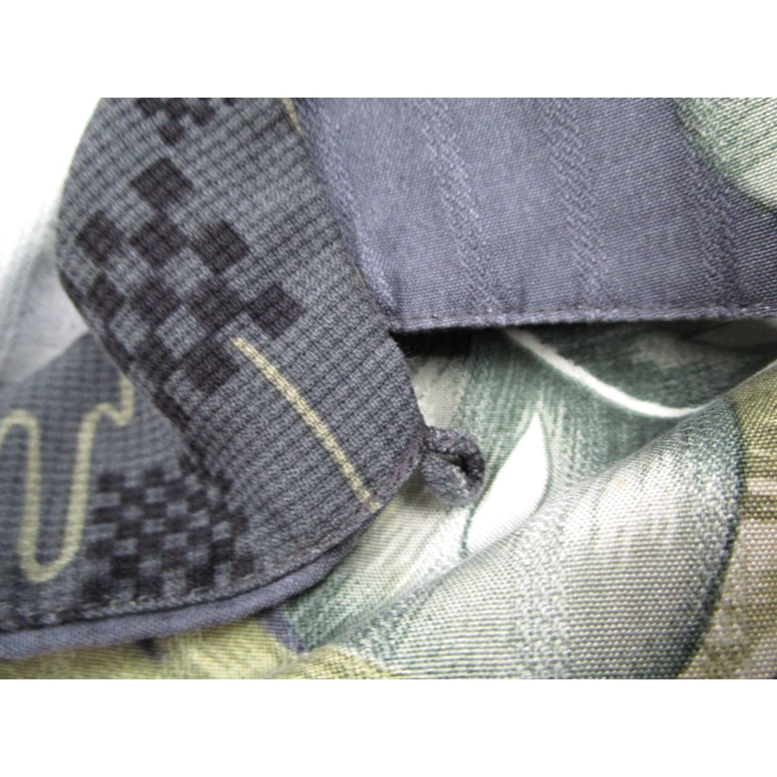 Tommy Bahama Vintage Tommy Bahama Shirt Mens XL Gray Silk Button Up Hawaiian Loop Collar Tiki Size US XL / EU 56 / 4 - 4 Thumbnail
