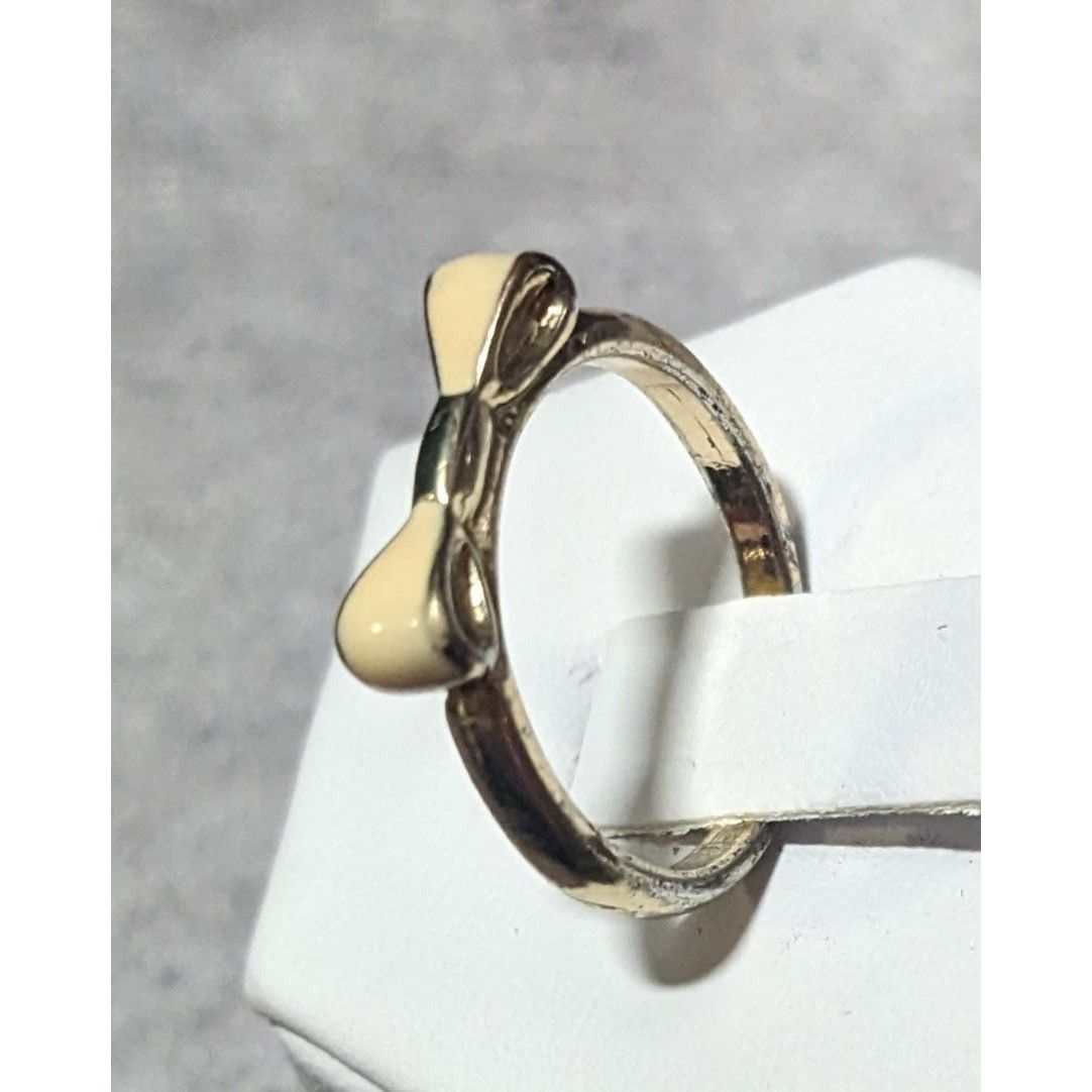 Other Minimalist Coquette Silver Tone And Cream Bow Ring Size 7 Size ONE SIZE - 11 Thumbnail