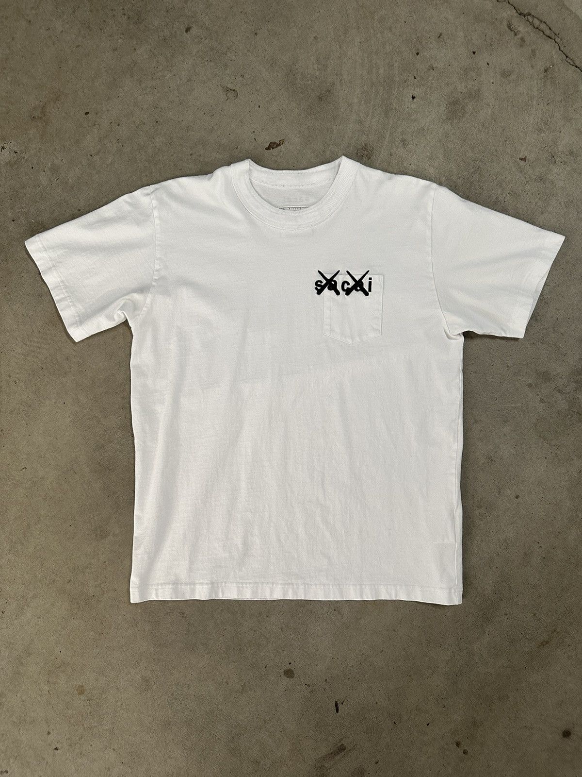 sacai × kaws Tシャツ　Embroidery T-shirts Sacai - KAWS Flock Print T-shirt | HBX - Globally Curated
