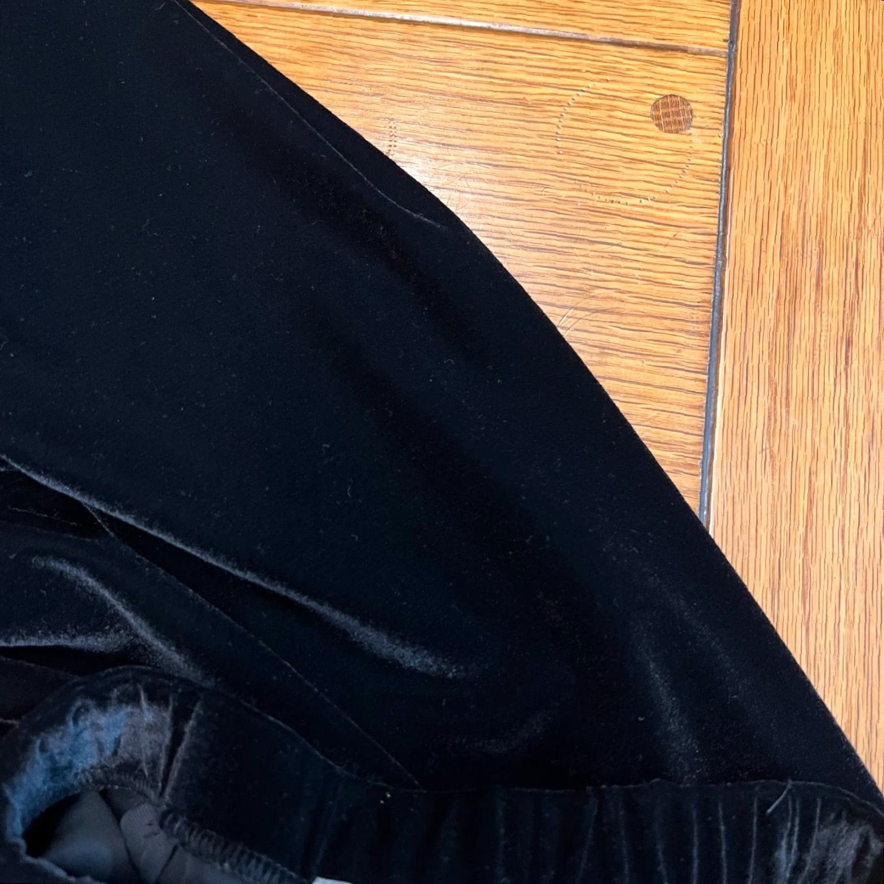 Vintage VINTAGE Dress Barn Velour Maxi Skirt Womens S Black 70s 80s Dress Barn Velour Maxi Skirt Womens S Black Vintage 70's 80's Size 28" / US 6 / IT 42 - 7 Thumbnail