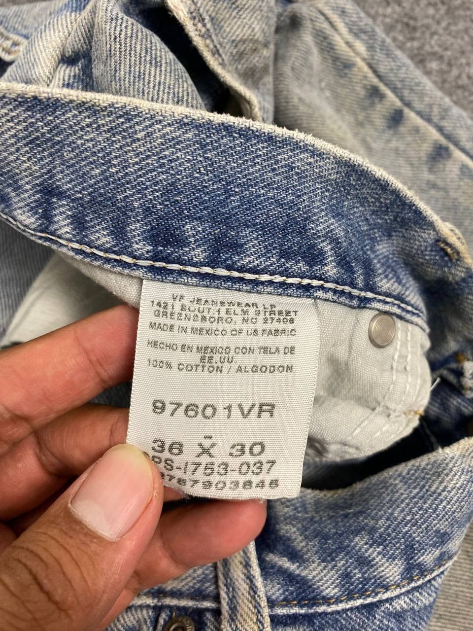 Wrangler vintage wrangler light wash distressed denim nice design Size US 38 / EU 54 - 12 Thumbnail