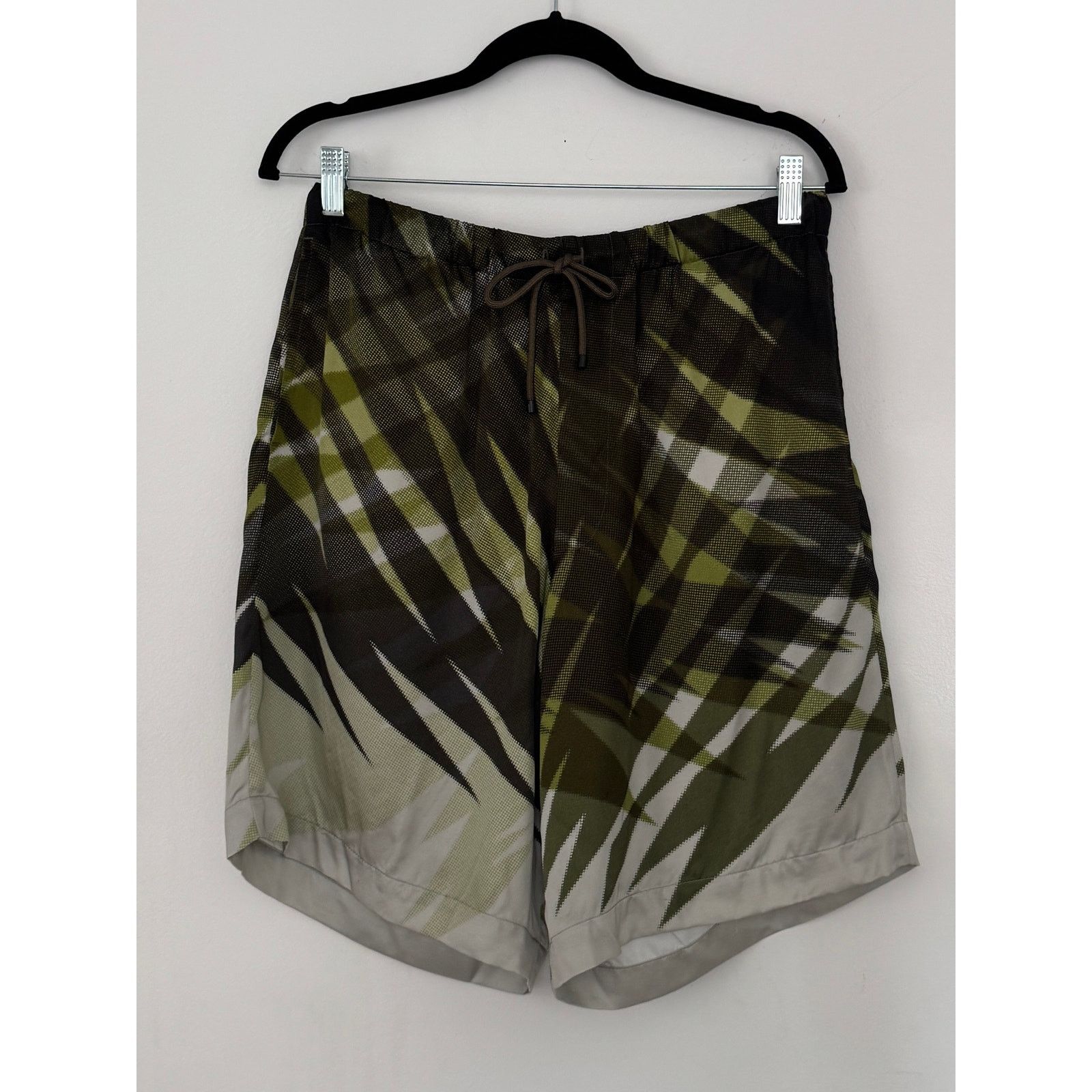 Dries Van Noten Dries Van Noten Graphic-print relaxed-fit satin shorts Size US 34 / EU 50 - 1 Thumbnail