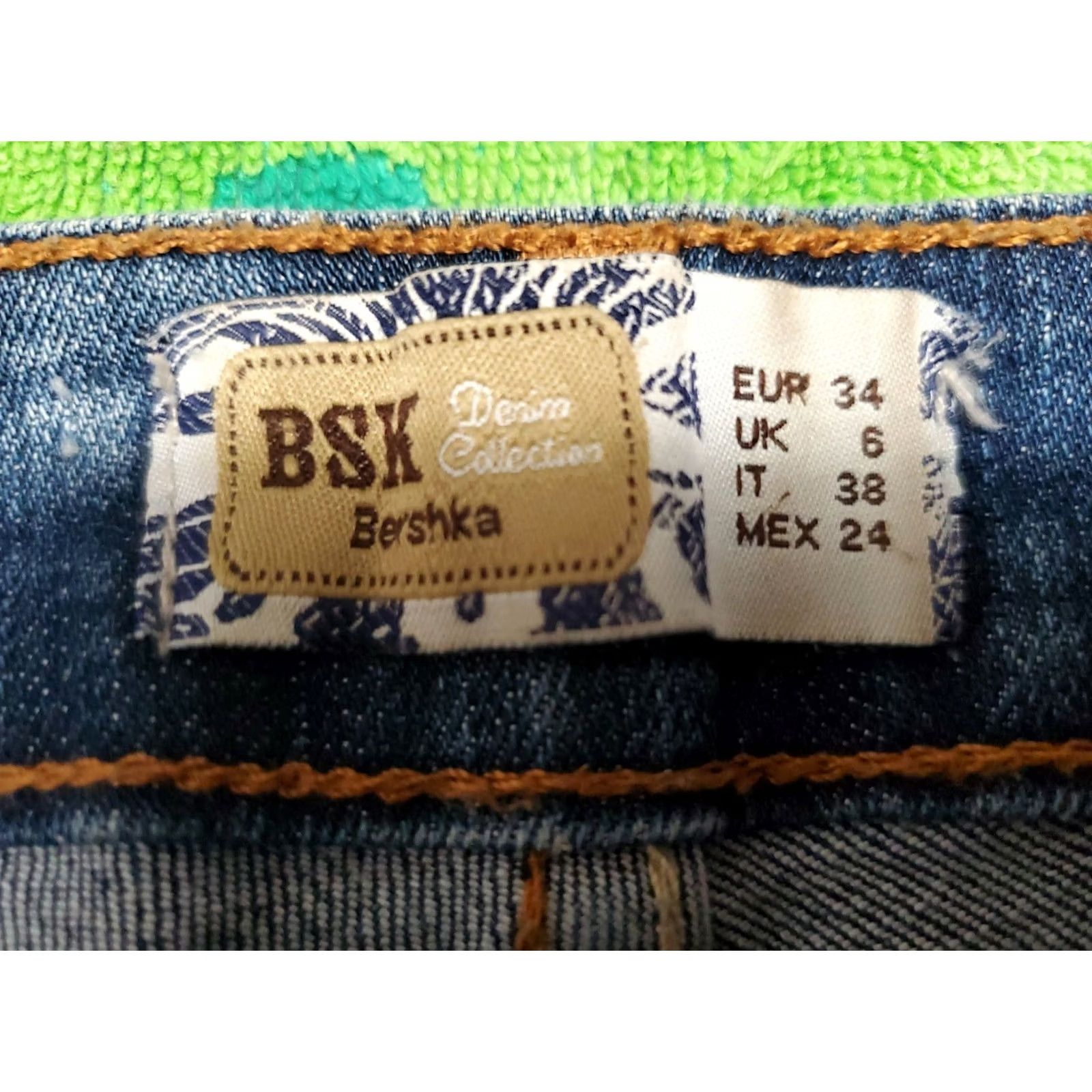Bershka BERSHKA BSK Denim Collection Women Shorts Embroidered Stud Denim 2in Inseam Blue 28 Regular XS? 34 Eur 6 UK Size 28" / US 6 / IT 42 - 4 Thumbnail
