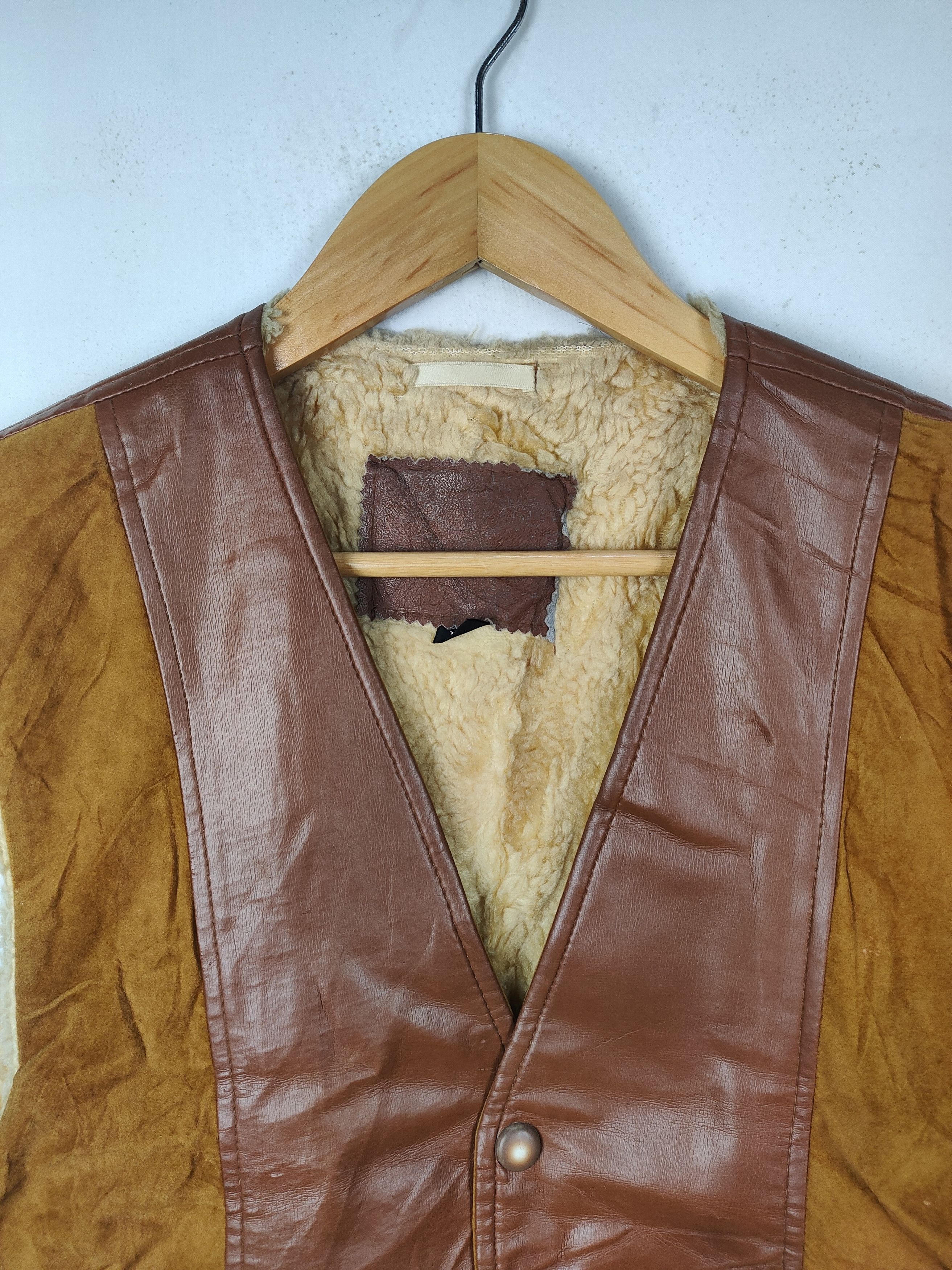 Vintage Vintage brown suede and leather vest with a shearling lining Size US L / EU 52-54 / 3 - 2 Thumbnail