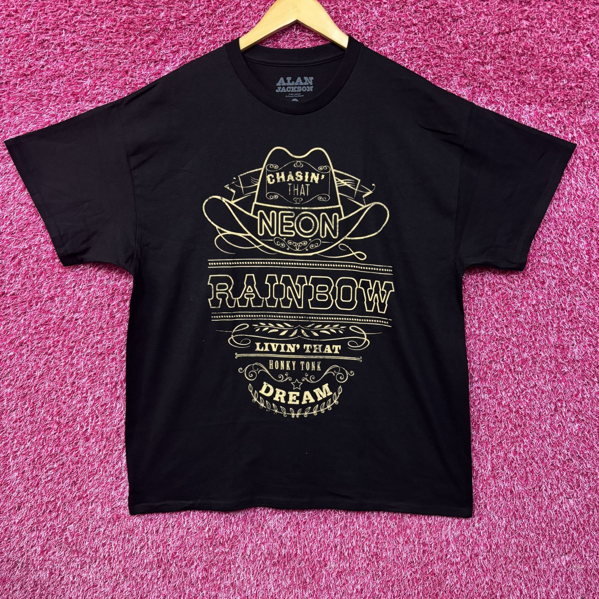Band Tees Alan Jackson Chasin' That Neon Rainbow Black T-Shirt XL Size US XL / EU 56 / 4 - 1 Thumbnail