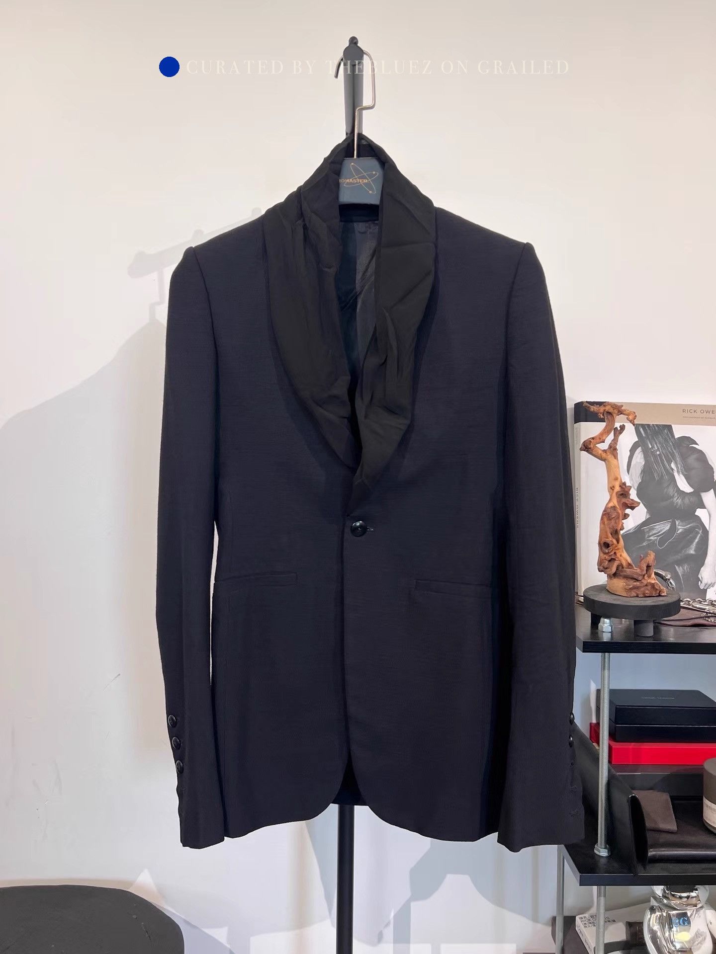 Rick Owens Crinkled Satin Lapel Blazer in Black Size US S / EU 44-46 / 1 - 1 Thumbnail