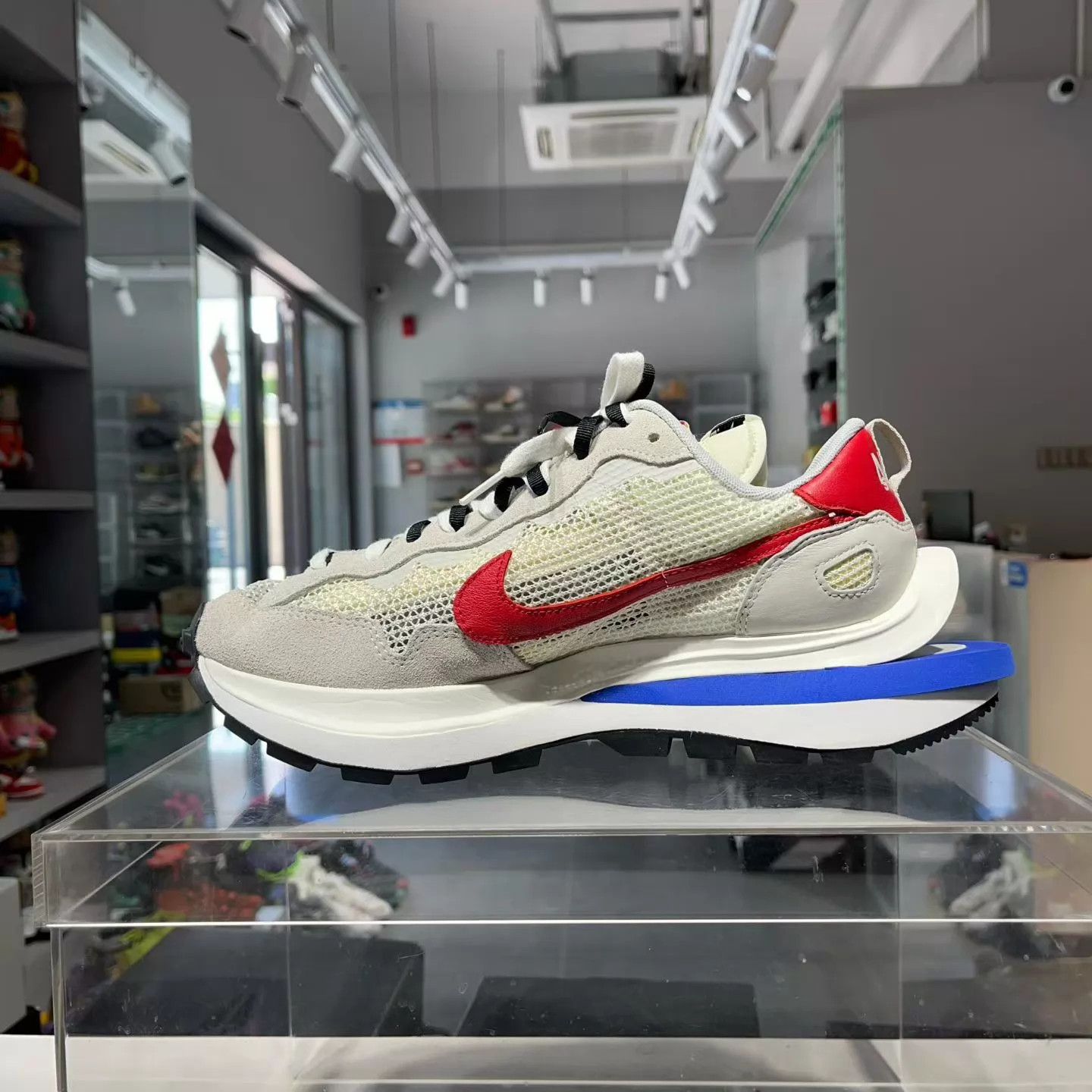Nike Sacai x Nike VaporWaffle White/Grey 44 Worn Once Boxed Size US 10 / EU 43 - 6 Thumbnail