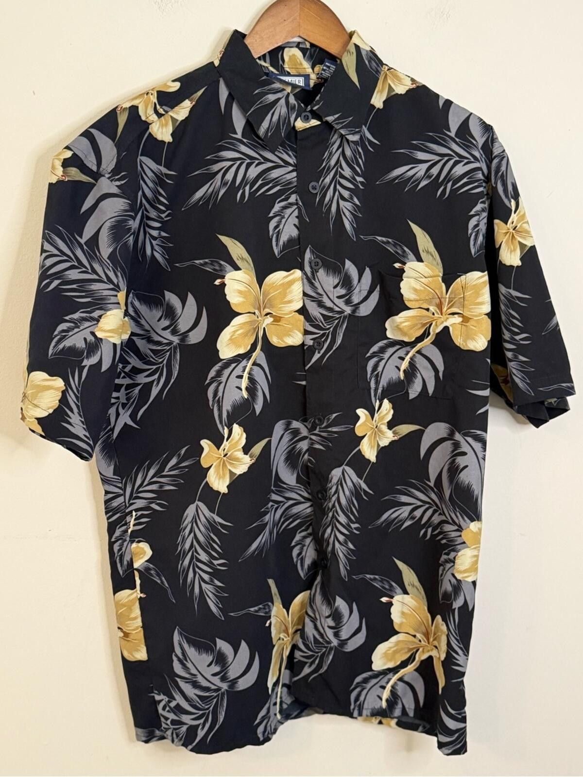 Other Premier International Hawaiian floral button up shirt SZ M Size US M / EU 48-50 / 2 - 1 Thumbnail