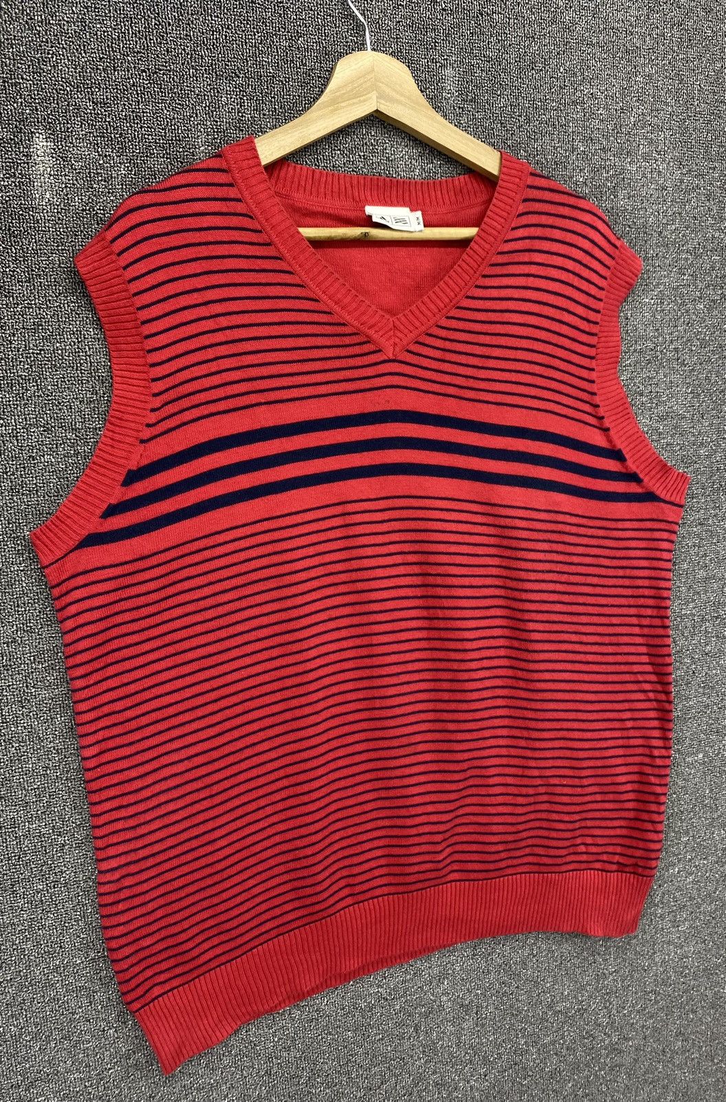 Adidas Vintage Adidas Stripes Red Tank Top Vest Size US M / EU 48-50 / 2 - 2 Thumbnail
