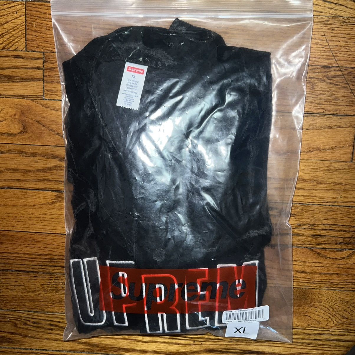 Supreme Supreme Velvet Baseball Jersey Black Size: Extra Large Size US XL / EU 56 / 4 - 2 Thumbnail