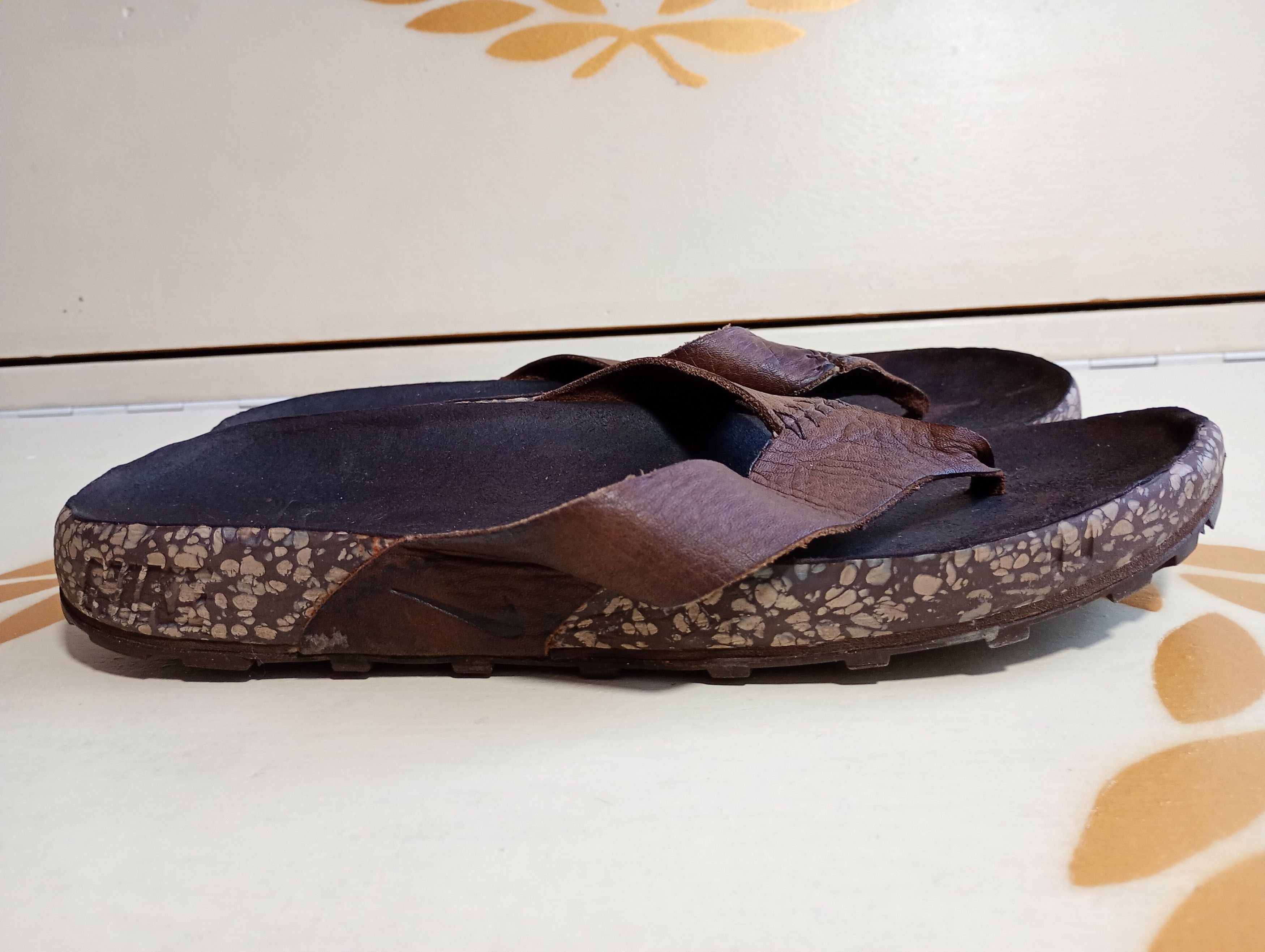 Nike ACG Nike ACG Flip Flops Leather Vintage 2007 Size US 10 / EU 43 - 7 Thumbnail
