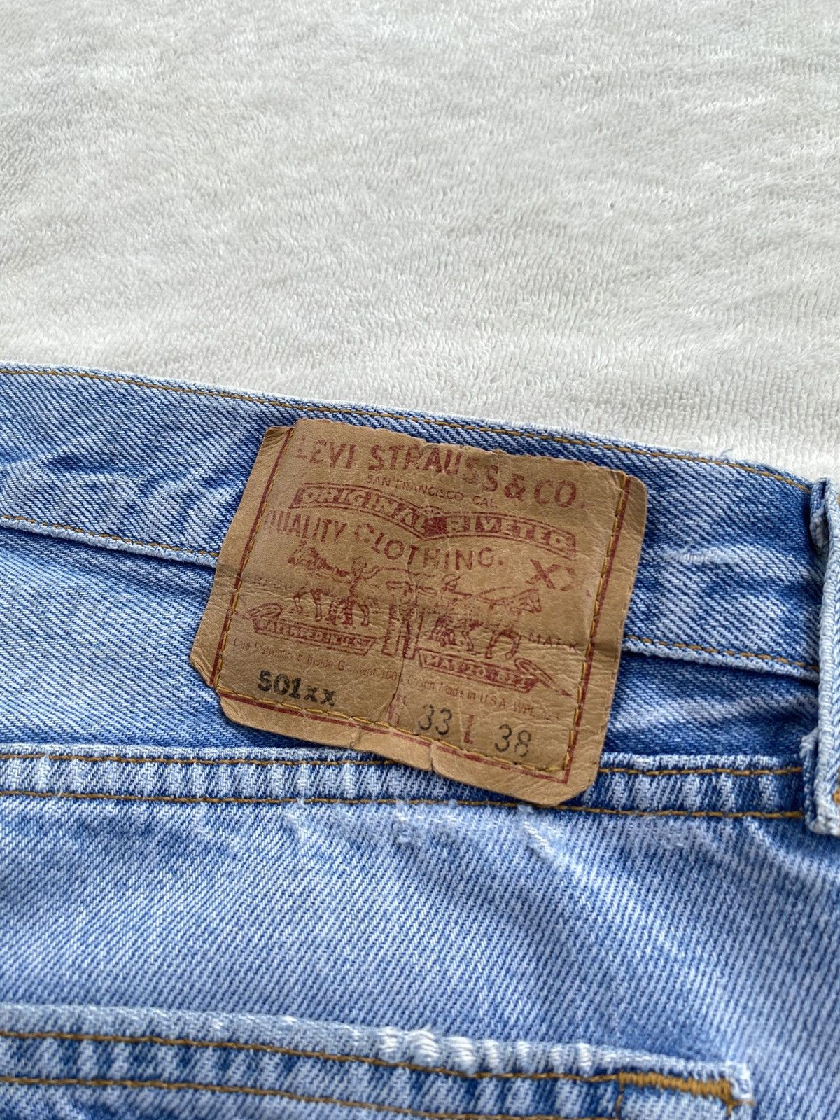 Levi's VINTAGE LEVIS 501xx DISTRESSED JEANS PANTS Size US 33 - 9 Thumbnail