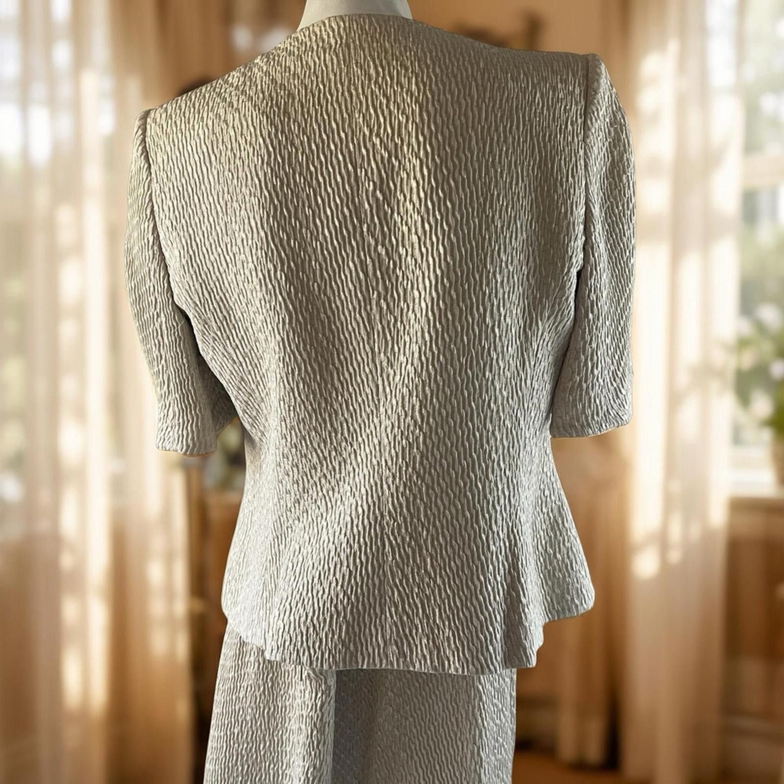 Armani Collezioni Armani Collezioni Cream Textured 2pc Suit Size M / US 6-8 / IT 42-44 - 2 Thumbnail