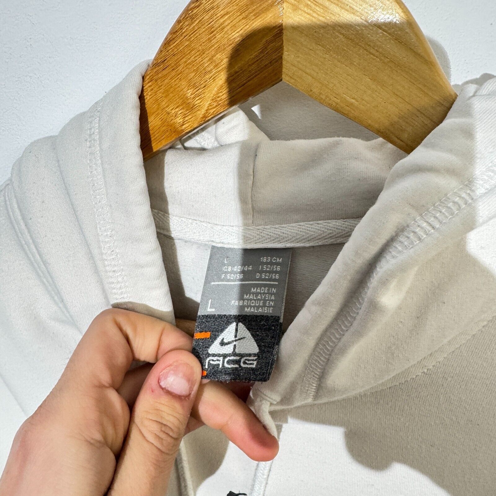 Vintage Vintage 90s Nike ACG Unisex White Cotton Hoodie Size L Size US L / EU 52-54 / 3 - 7 Thumbnail