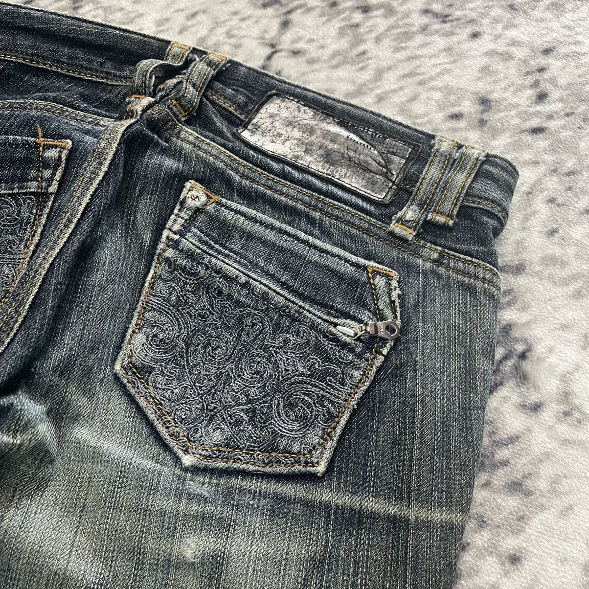 GOSTAR DE FUGA Gergia Love Fade Wash Embroidered Jeans Size 28" / US 6 / IT 42 - 7 Thumbnail