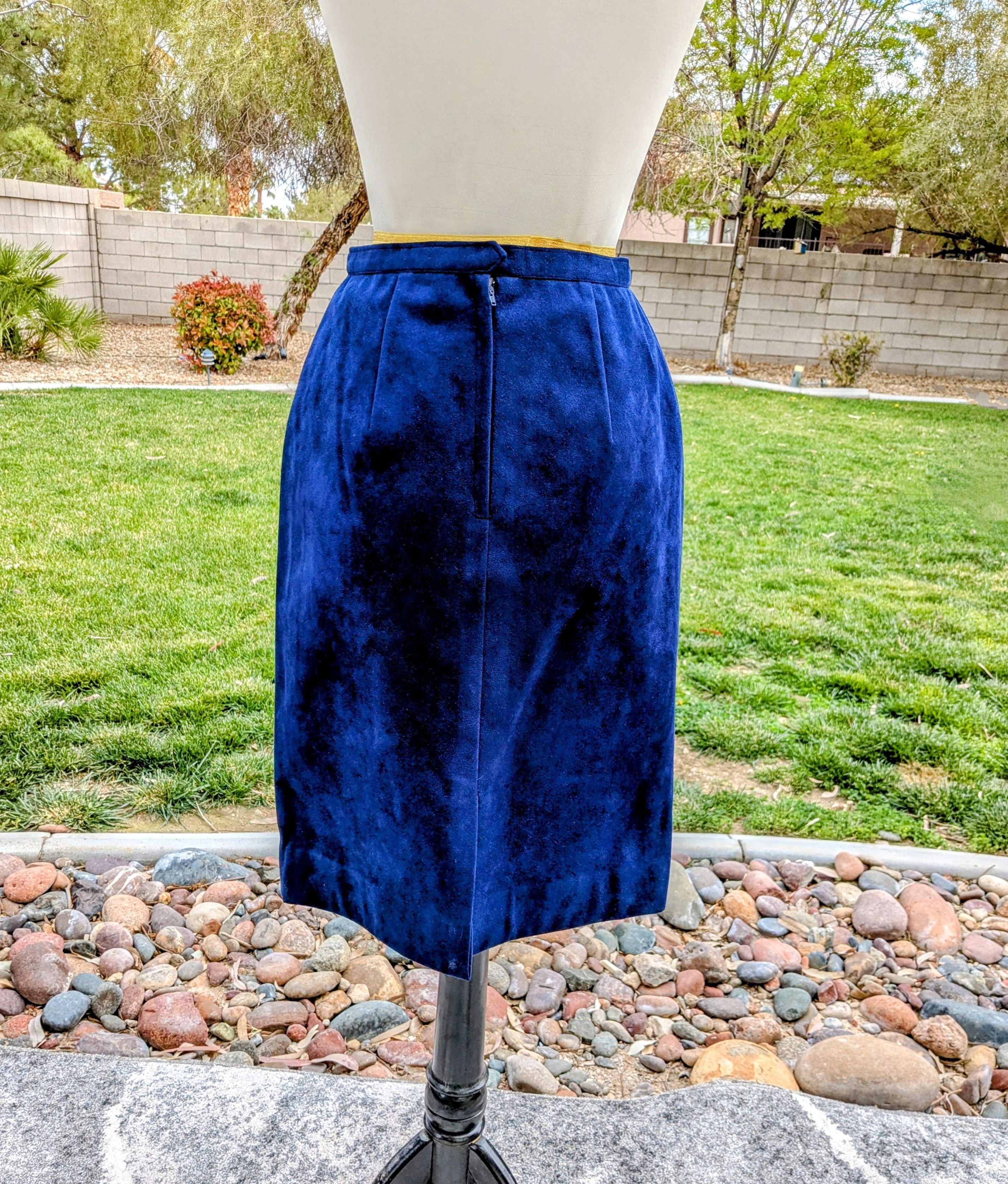 Vintage Vintage Suede Maxi Zip-Up Lined Long A-Line Petite Skirt Size 30" / US 8 / IT 44 - 4 Thumbnail