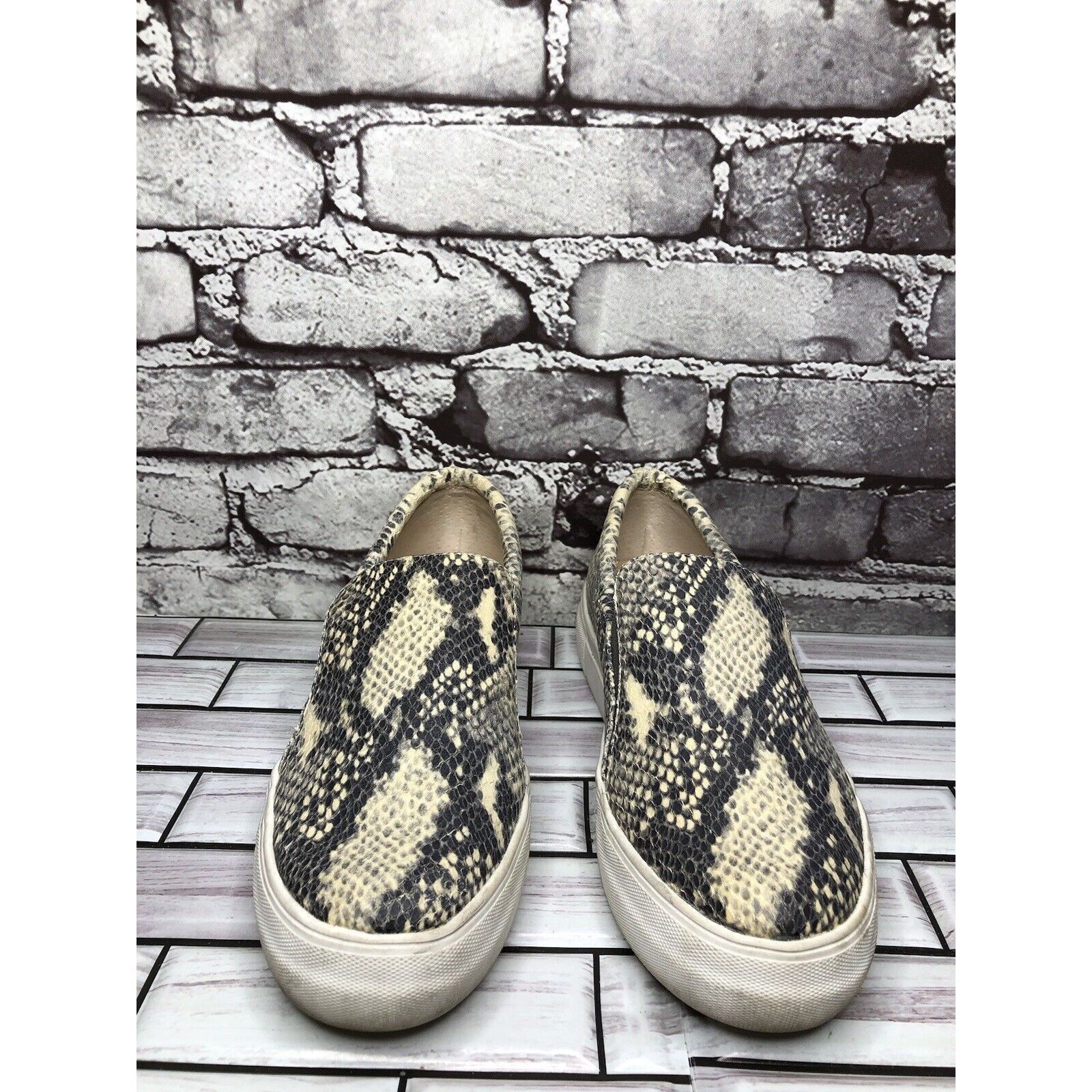 Vince Camuto Vince Camuto Korli 2 Ivory Leather SnakeSkin Slip On Sneaker Size US 7.5 / IT 37.5 - 20 Thumbnail