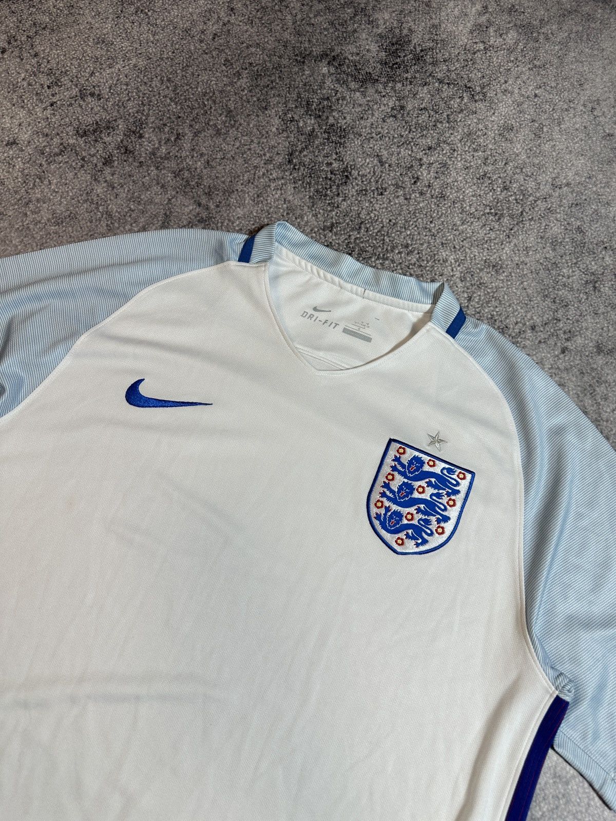 Nike Nike England Soccer Jersey Blokecore Rare Casual Style VTg L Size US L / EU 52-54 / 3 - 3 Thumbnail