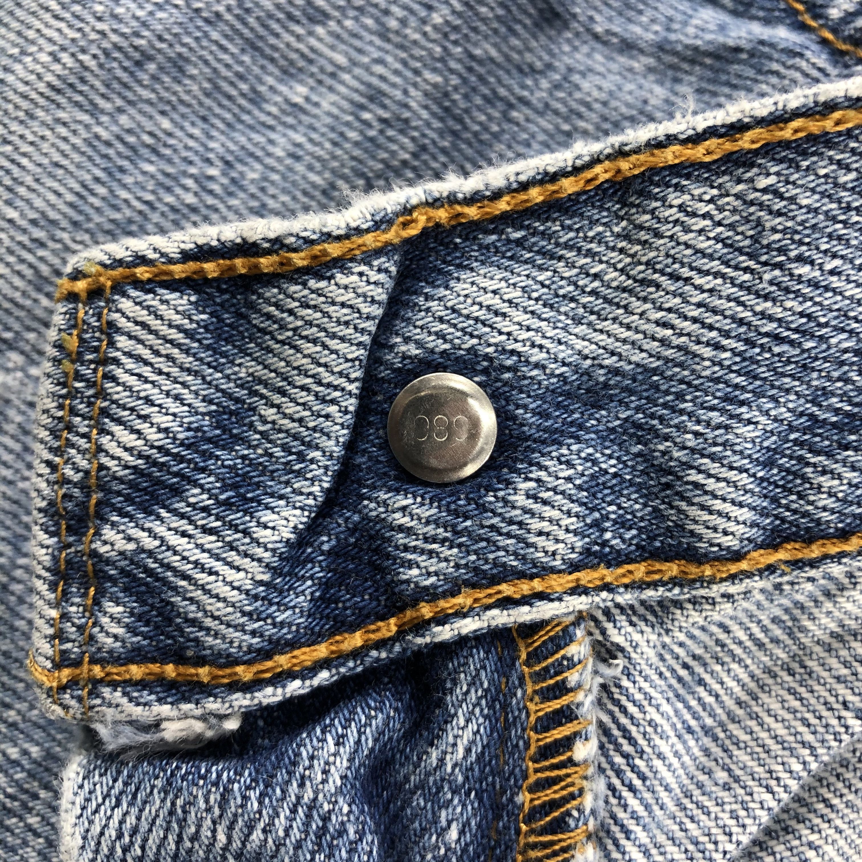 Levi's Vintage Levis 550 Jeans Faded Blue Denim KJ847 Size 33" - 12 Thumbnail