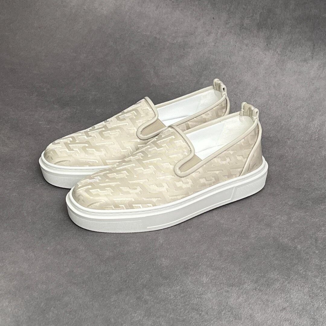 Christian Louboutin Christian Louboutin Leather White Lowtop Sneakers 6 Men Size US 6 / EU 39 - 1 Thumbnail