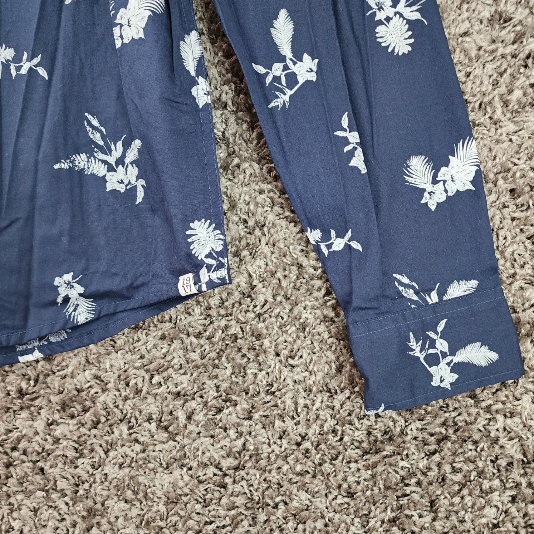 Old Navy SOVEREIGN CODE Button-Up Shirt Men XL Blue Floral Long Sleeve Old Navy Regular Size XL Mens Size US XL / EU 56 / 4 - 4 Thumbnail