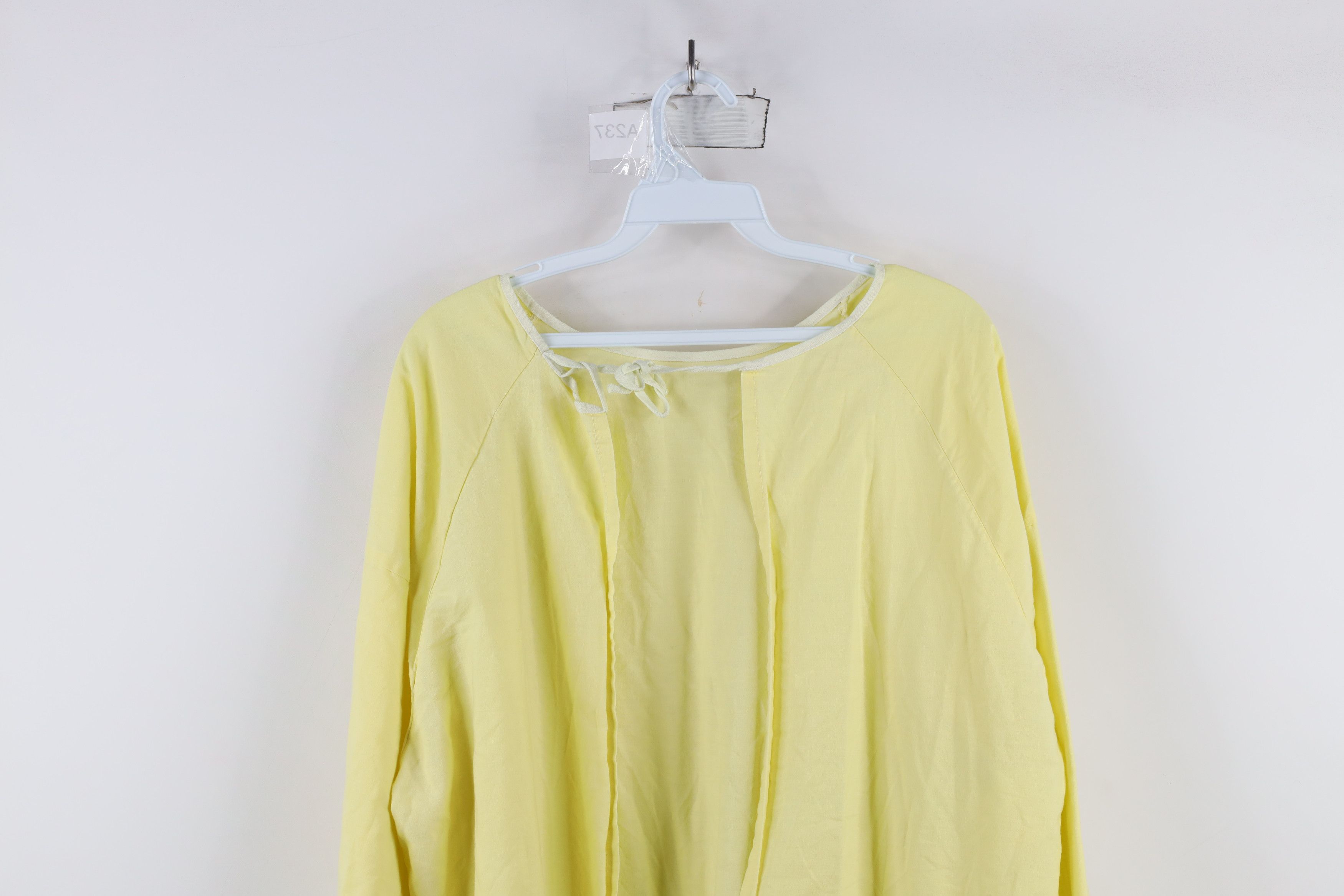 Vintage Vintage 60s Long Sleeve Hospital Scrubs Tie Smock Yellow USA Size US L / EU 52-54 / 3 - 12 Thumbnail
