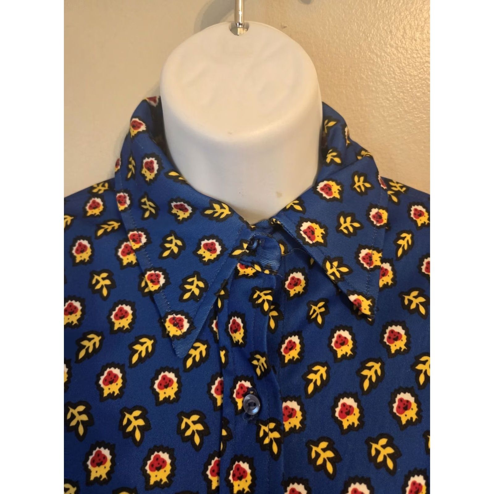 Vintage VINTAGE Jack Winter Shirt Womens S 70s Blue Strawberry Print Button Up Top (Polyester) Size S / US 4 / IT 40 - 2 Thumbnail