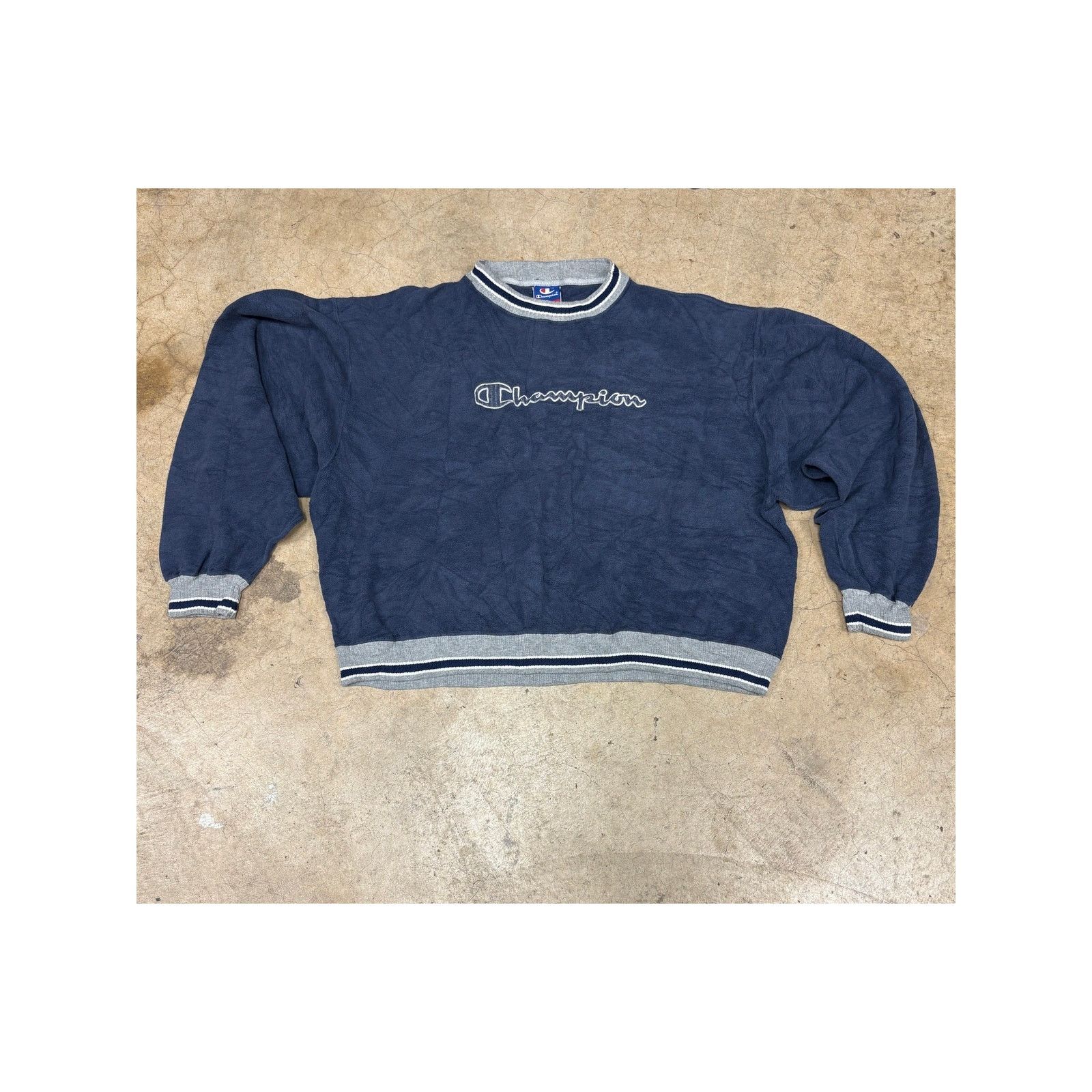 Champion Champion Vintage 90s Reverse Weave Navy Crewneck Sweater Size US XL / EU 56 / 4 - 1 Thumbnail