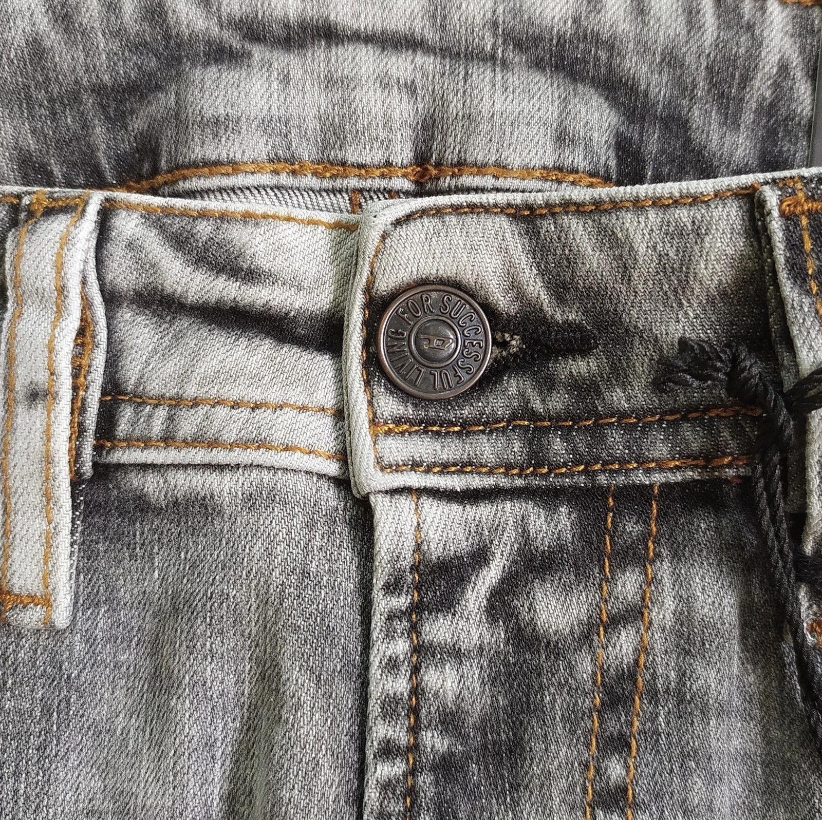 Diesel Diesel 1979 SLEENKER-R L.32 MENS JEANS SLTP/9751 Size US 31 - 3 Thumbnail