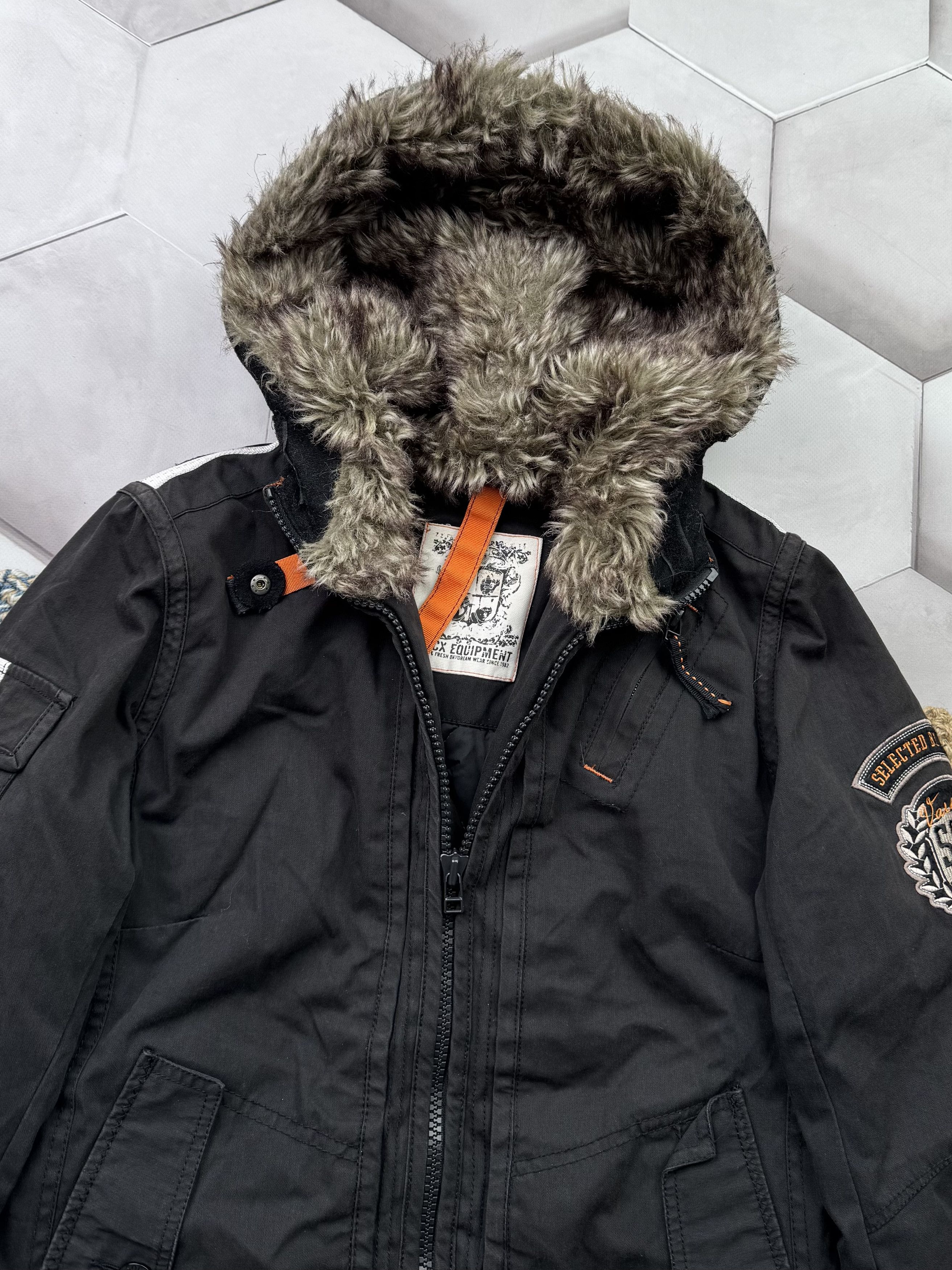 Japanese Brand Vintage Cropped Jacket With Faux Fur Hood (E4) Size US S / EU 44-46 / 1 - 4 Thumbnail