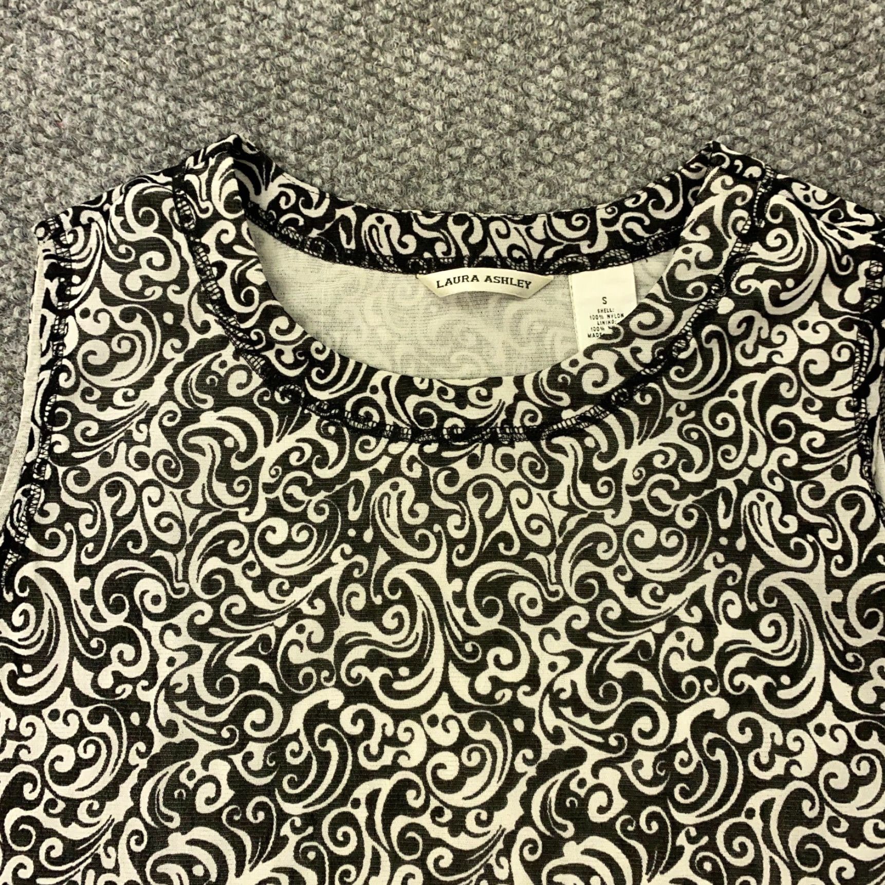 Laura Ashley Laura Ashley Womens Shirt Small White Black Sleeveless Scoop Neck Lined Size S / US 4 / IT 40 - 2 Thumbnail
