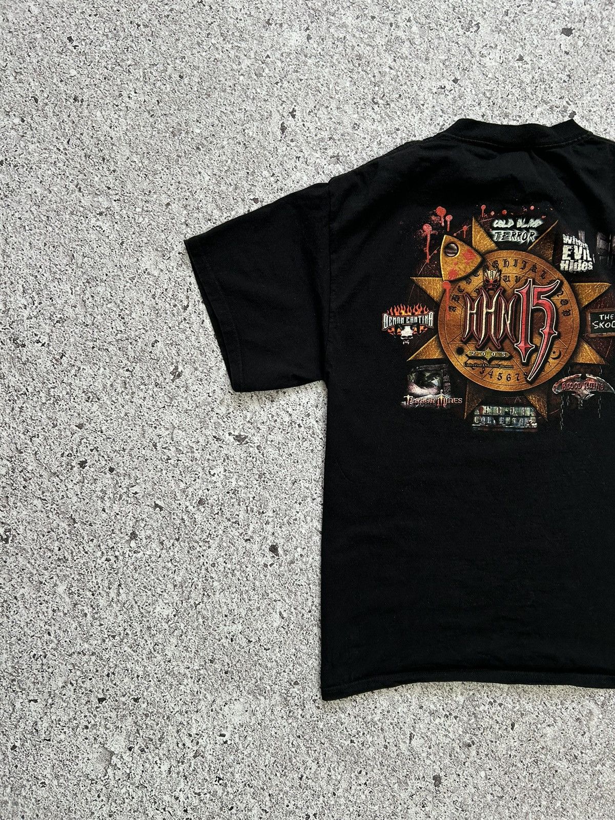 Universal Studios × Vintage Vintage 2005 Universal Studios I Survived Horror T-Shirt Size US L / EU 52-54 / 3 - 7 Thumbnail