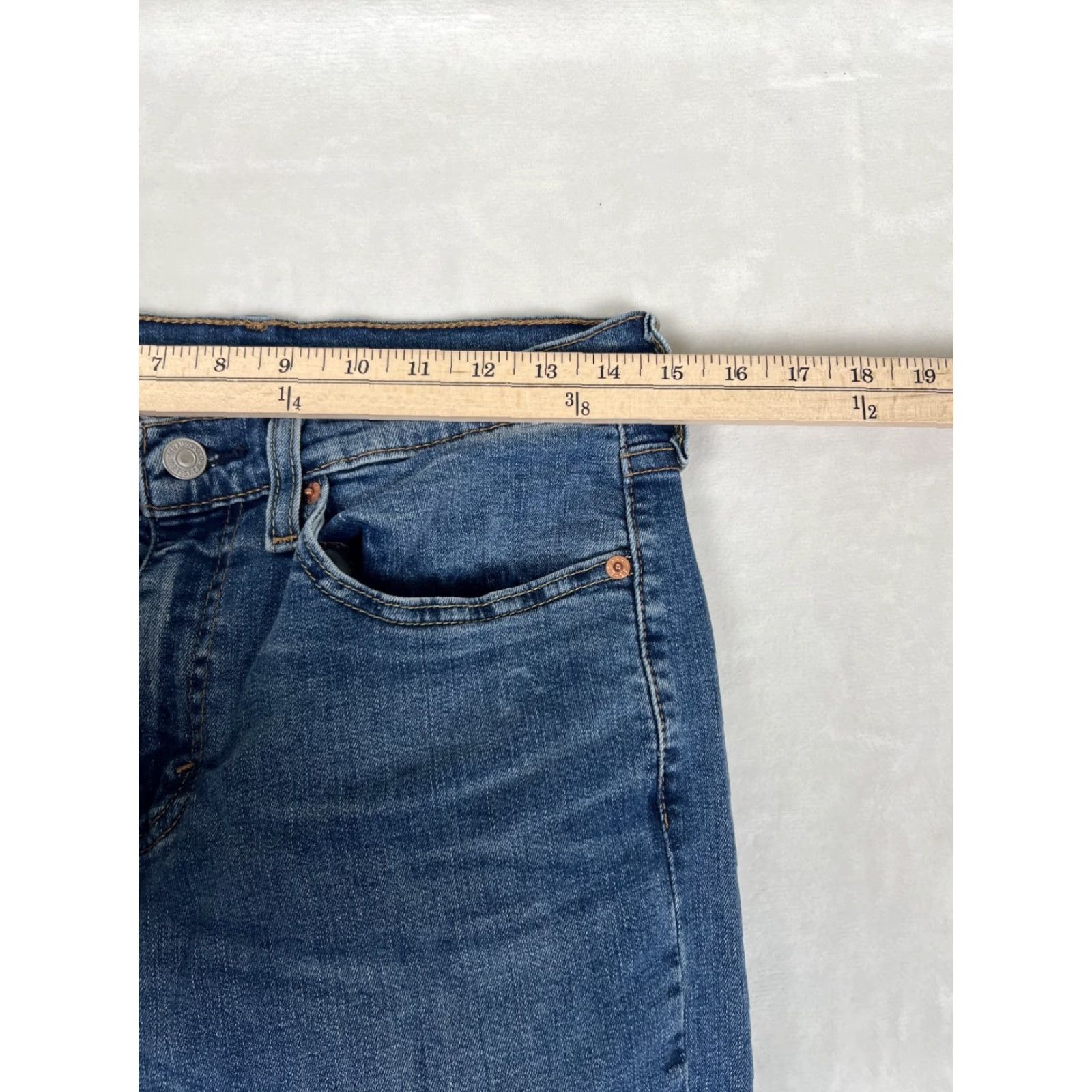 Levi's Levi's 531 Jeans Mens 30x32 Athletic Fit Straight Leg Denim Medium Wash Blue 5-Pocket Design Jeans Mens (Regular) 30x32 Straight Rise Mid Inseam 32 Size US 30 / EU 46 - 3 Thumbnail