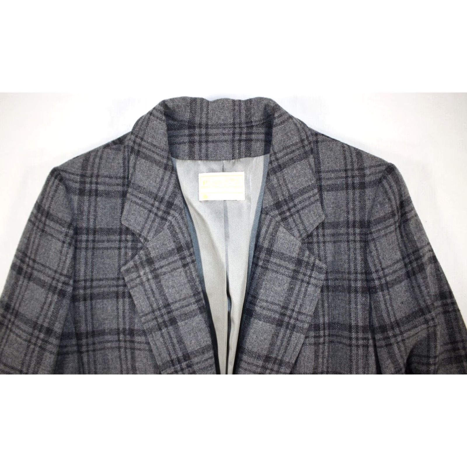 Pendleton VINTAGE Pendleton 100% Pure Virgin Wool Blazer Jacket USA Gray Plaid Women's 8 Size M / US 6-8 / IT 42-44 - 4 Thumbnail