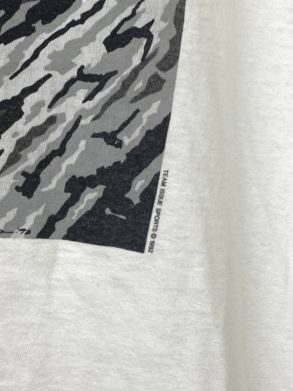 Vintage Vintage Team Issue 1992 "Hasta La Vista" 90s Graphic Tee Size US XL / EU 56 / 4 - 10 Thumbnail