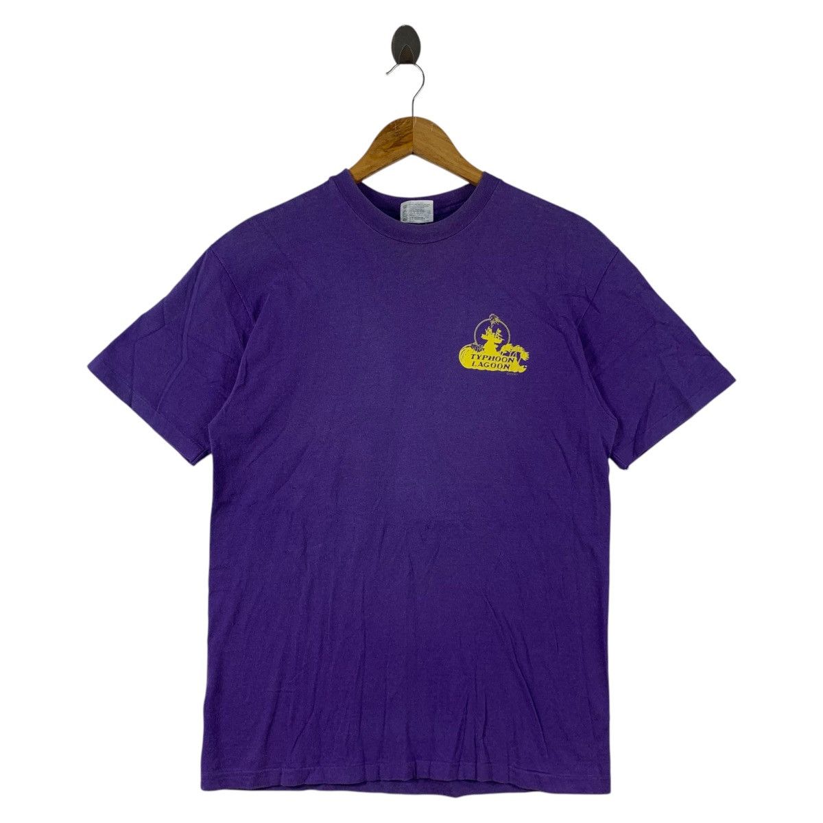 Cartoon Network × Disney × Vintage Vintage 90s TYPHOON LAGOON disneyland movie tee Size US M / EU 48-50 / 2 - 2 Thumbnail