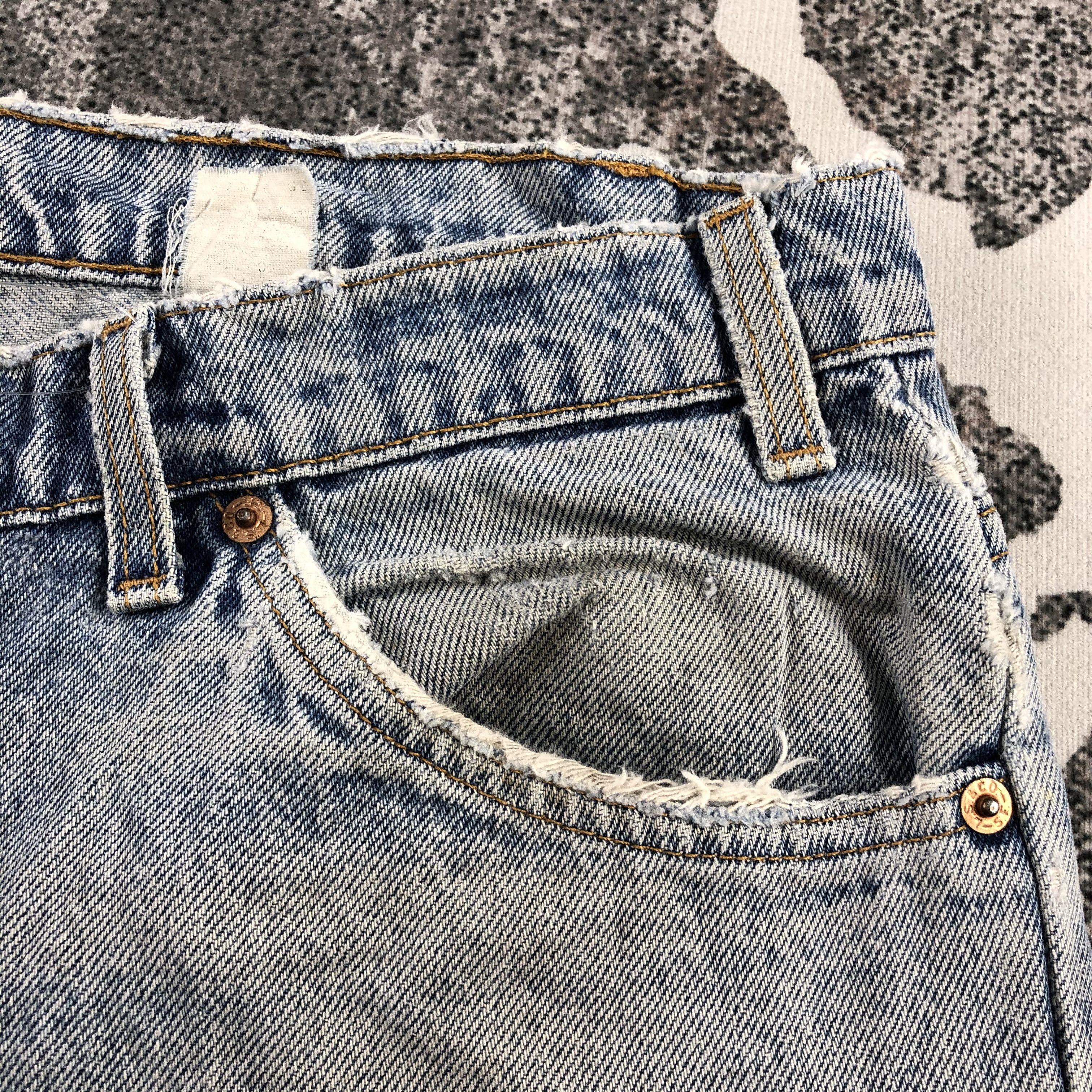 Levi's Vintage 90s Levis 505 Jeans Distressed Denim KJ977 Size US 35 - 13 Thumbnail