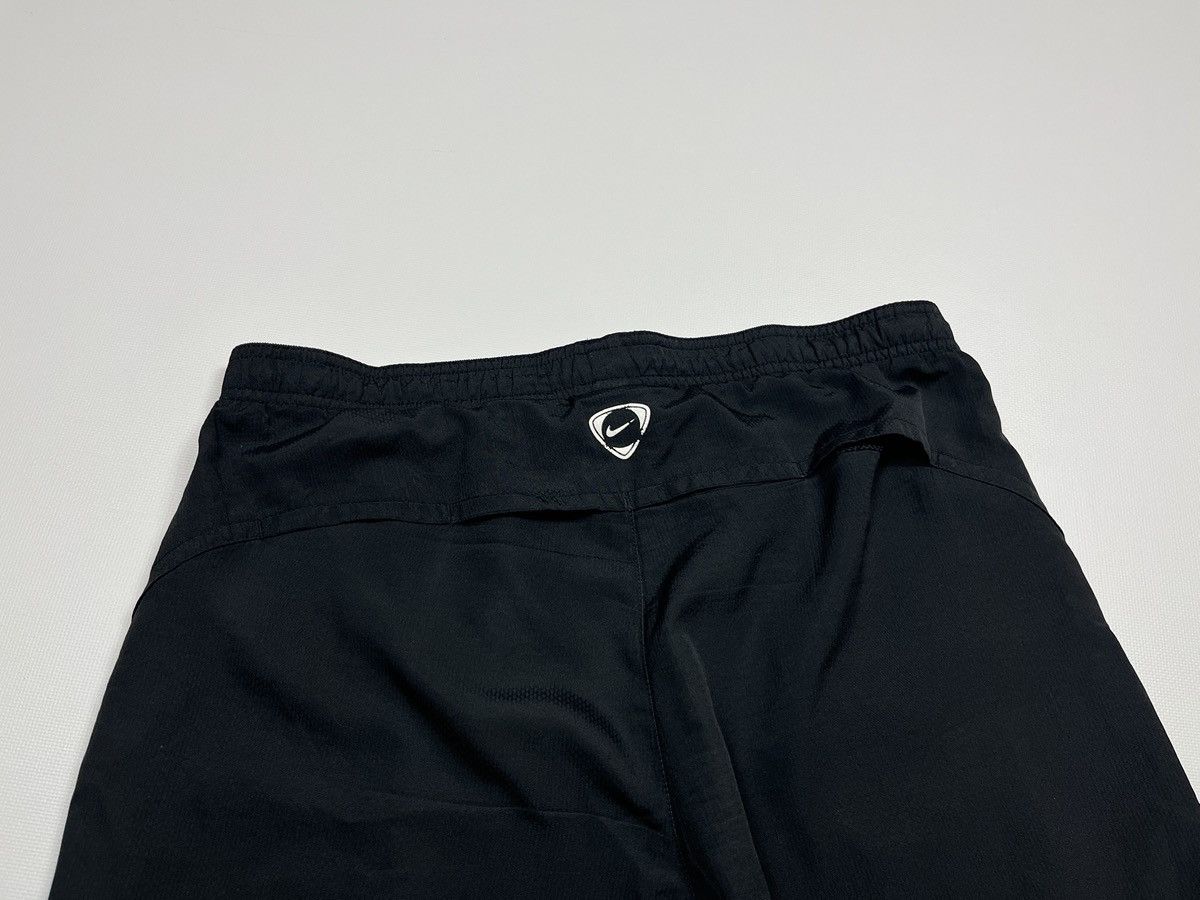 Nike Vintage 00s Nike Manchester United Nylon Track Pants Size S Size US 32 / EU 48 - 14 Thumbnail