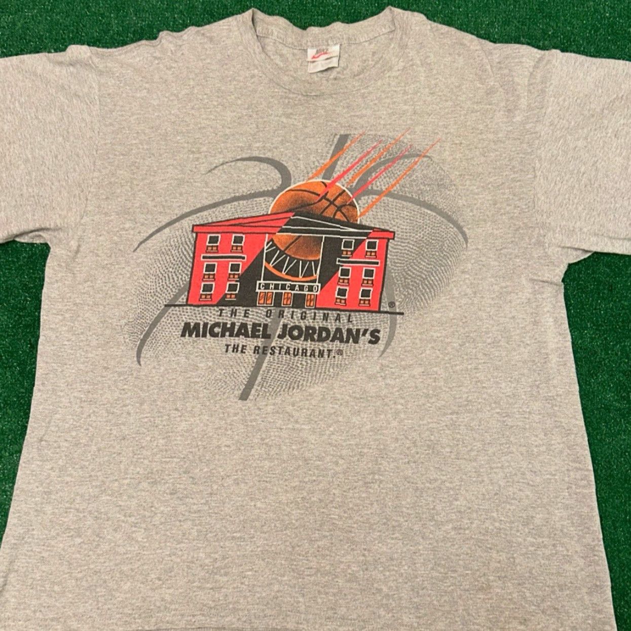Nike VINTAGE Nike Air Jordan Michael Jordan Restaurant Chicago VTG Shirt Mens XL Gray 90s Sports USA Hip Hop Mens XL Size US XL / EU 56 / 4 - 2 Thumbnail