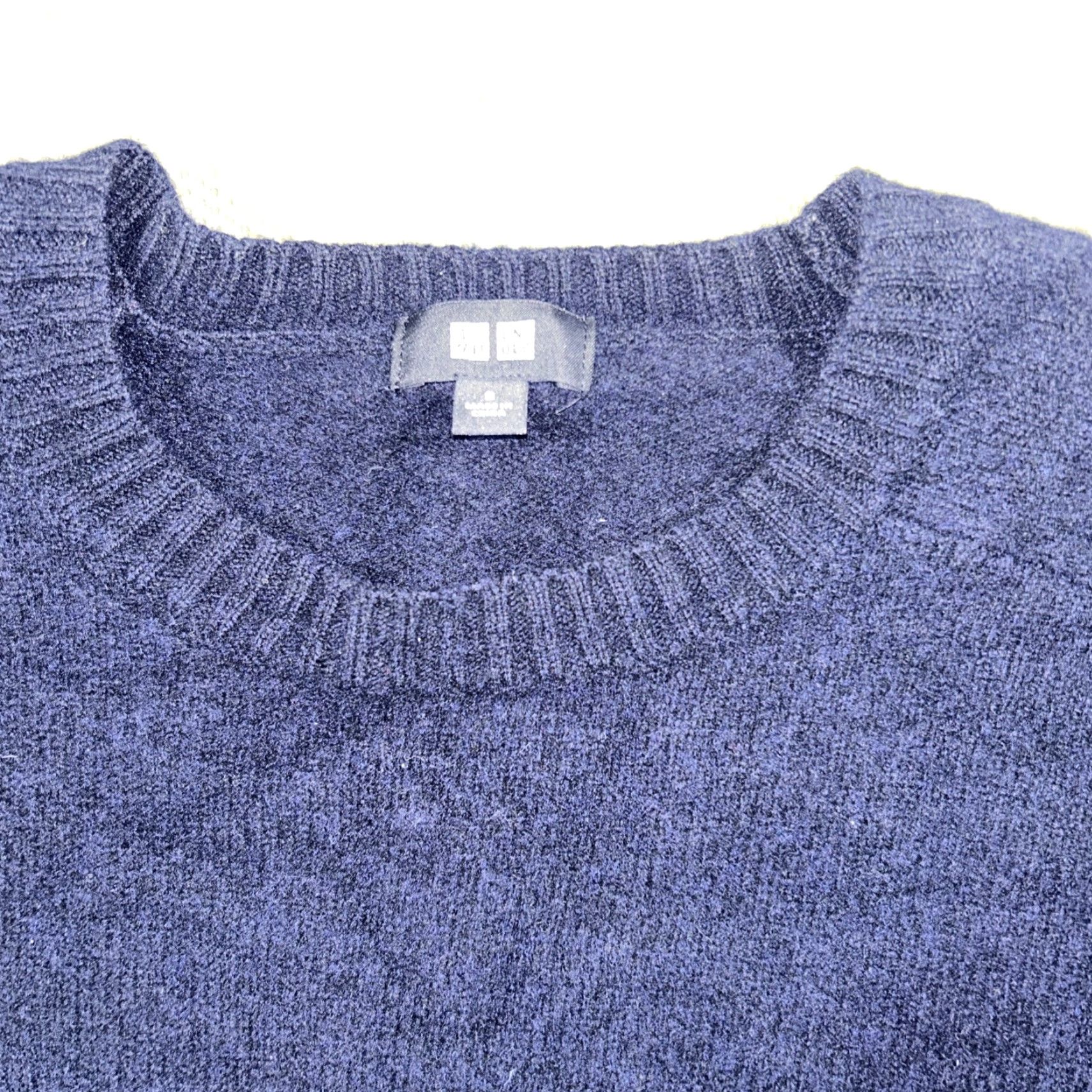 Uniqlo Uniqlo Sweater Womens Size Small Black 100% Wool Lightweight Crew Neck Size S / US 4 / IT 40 - 2 Thumbnail