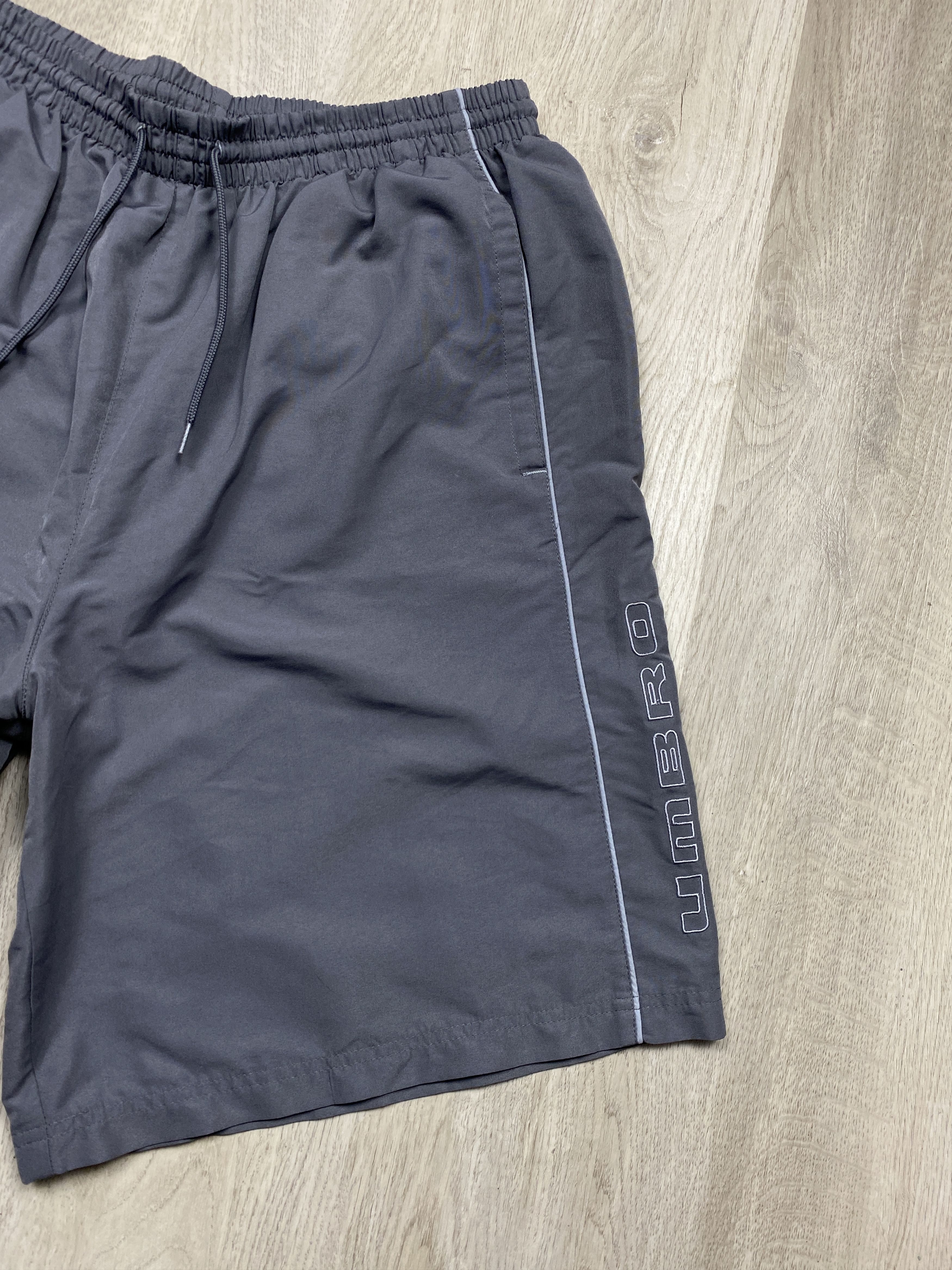 Umbro Umbro Vintage Mens Nylon Shorts Size US 38 / EU 54 - 2 Thumbnail