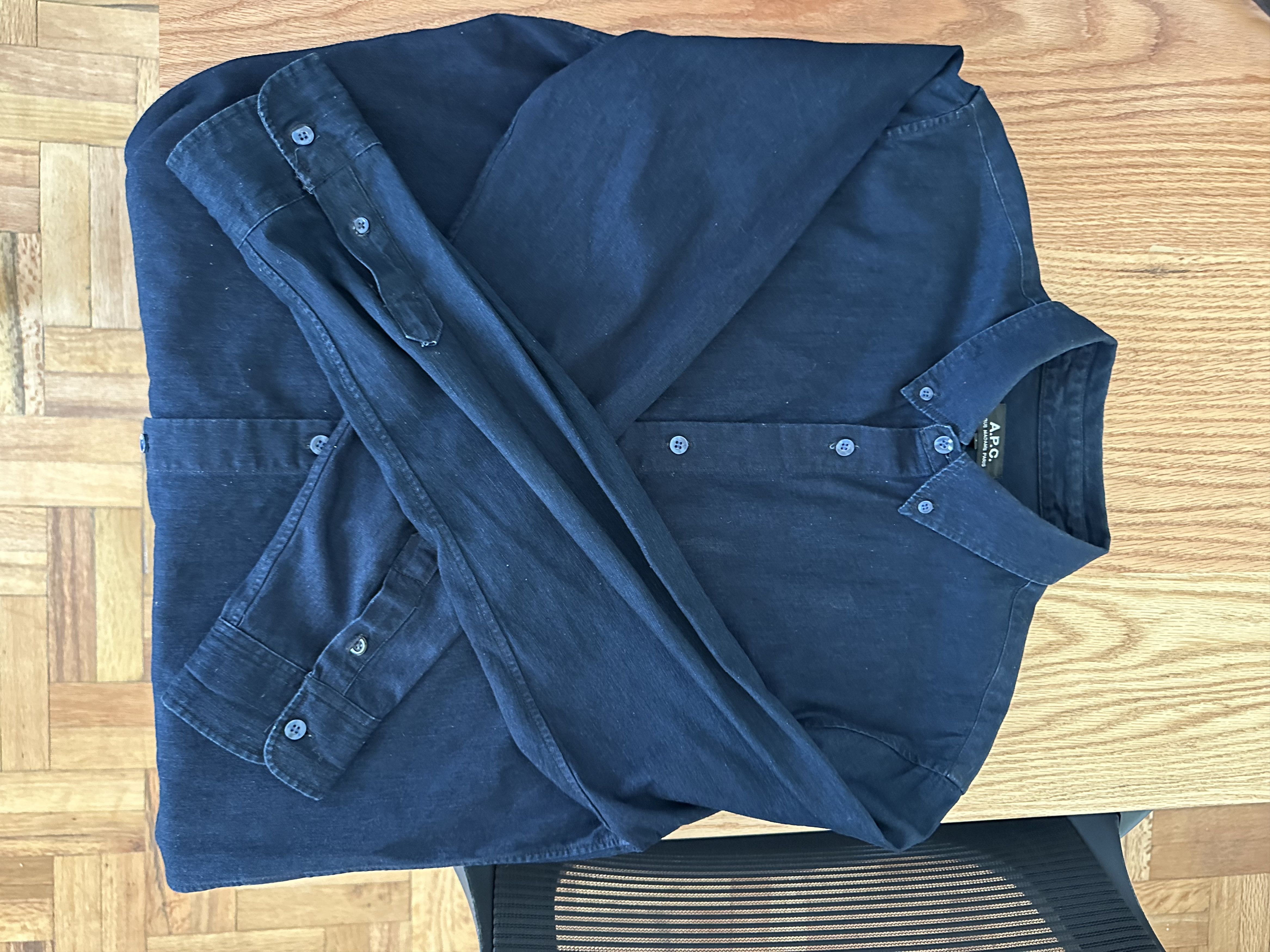 A.P.C. A.P.C. Navy Button-Down Shirt Size US S / EU 44-46 / 1 - 4 Thumbnail