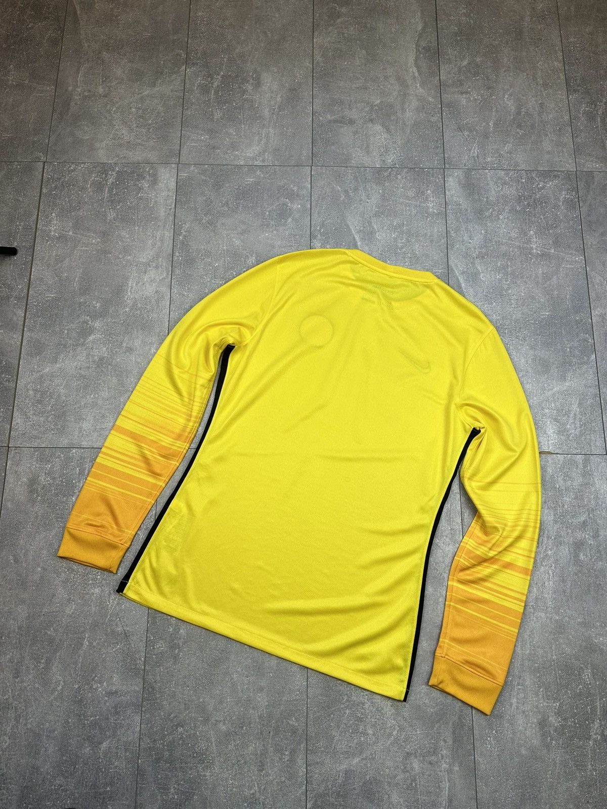 Vintage Nike Psg Paris Saint-Germain Player Issue Away Long Sleeve Size US L / EU 52-54 / 3 - 14 Thumbnail