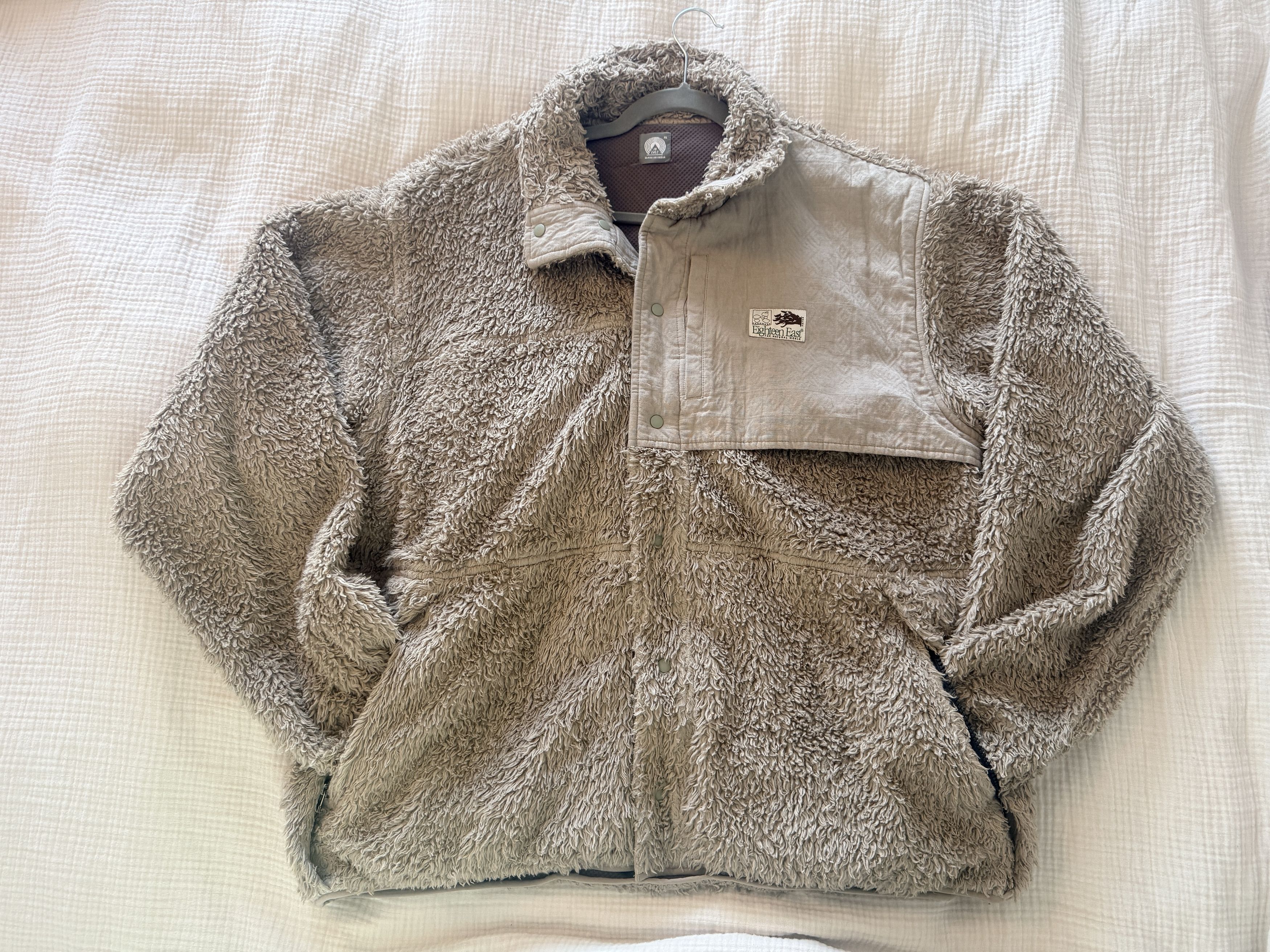 18 East LOOP RD SNAP FRONT JACKET - FADED ALMOND DEEP PILE FLEECE Size US XL / EU 56 / 4 - 8 Thumbnail