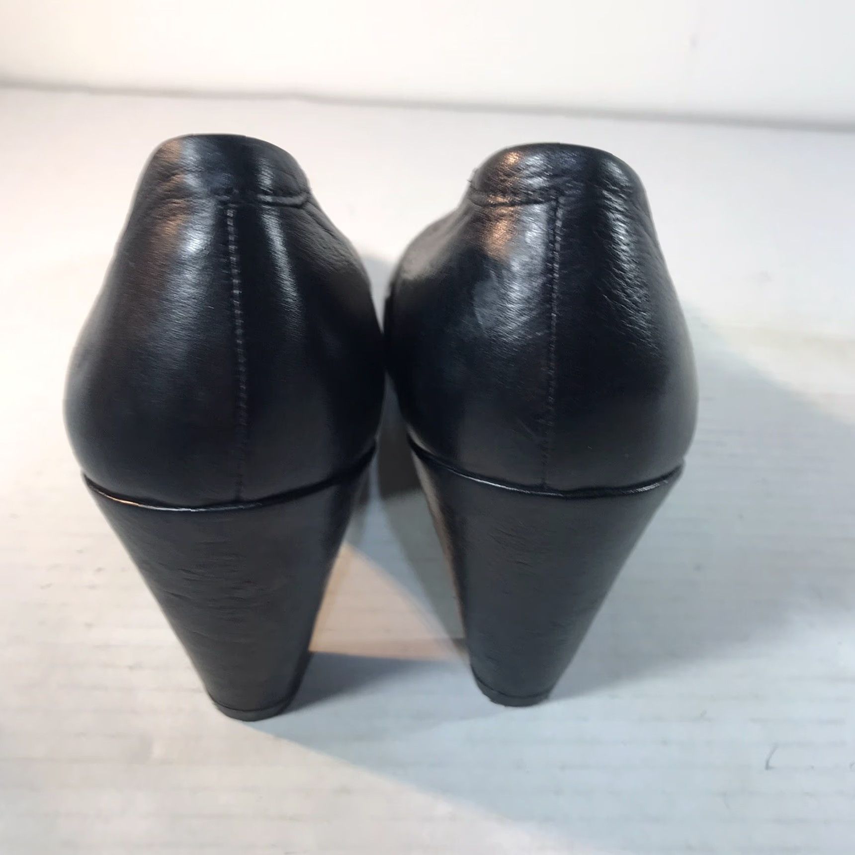 Ecco ECCO Black Leather Block Heels Women Size 7 High Heel Comfort Casual Size US 7 / IT 37 - 6 Thumbnail