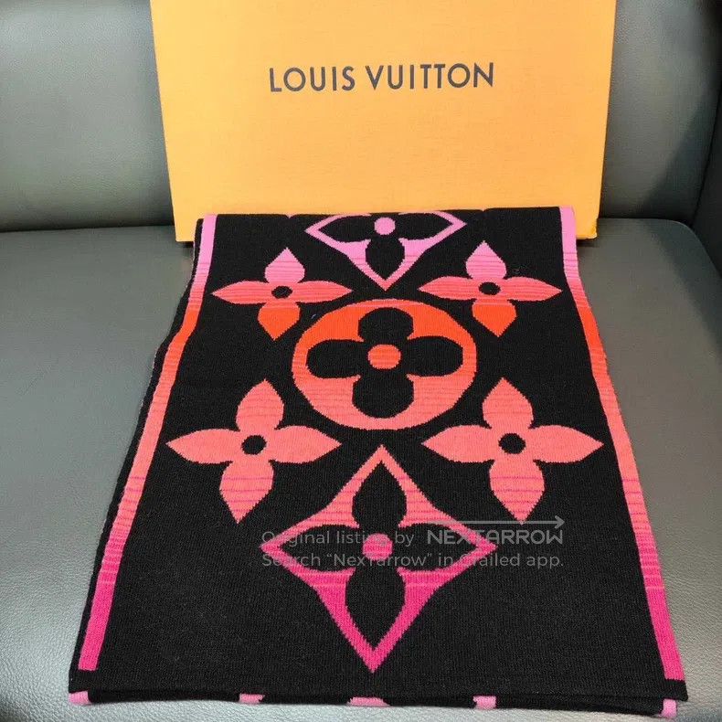 Louis Vuitton Louis Vuitton Black with pink scarf Size ONE SIZE - 3 Thumbnail