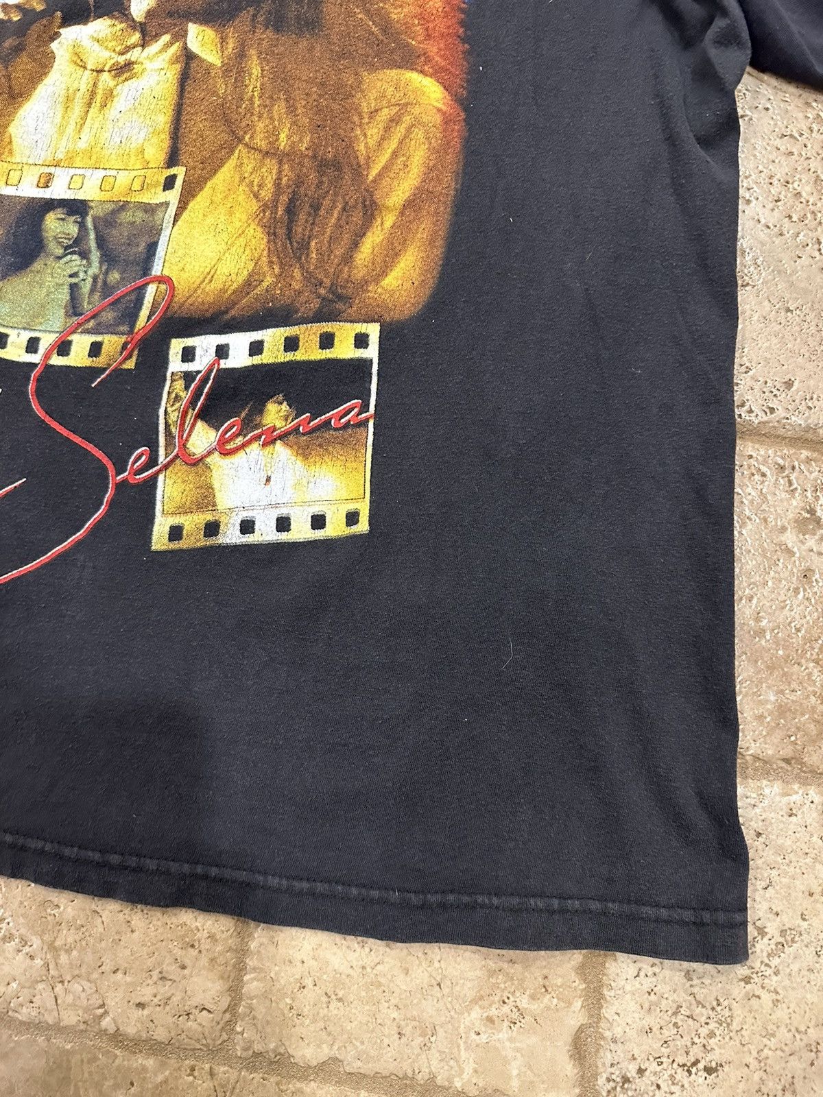 Band Tees Vintage 90s Selena The Queen of Tejana Rap T-Shirt Size US XL / EU 56 / 4 - 10 Thumbnail
