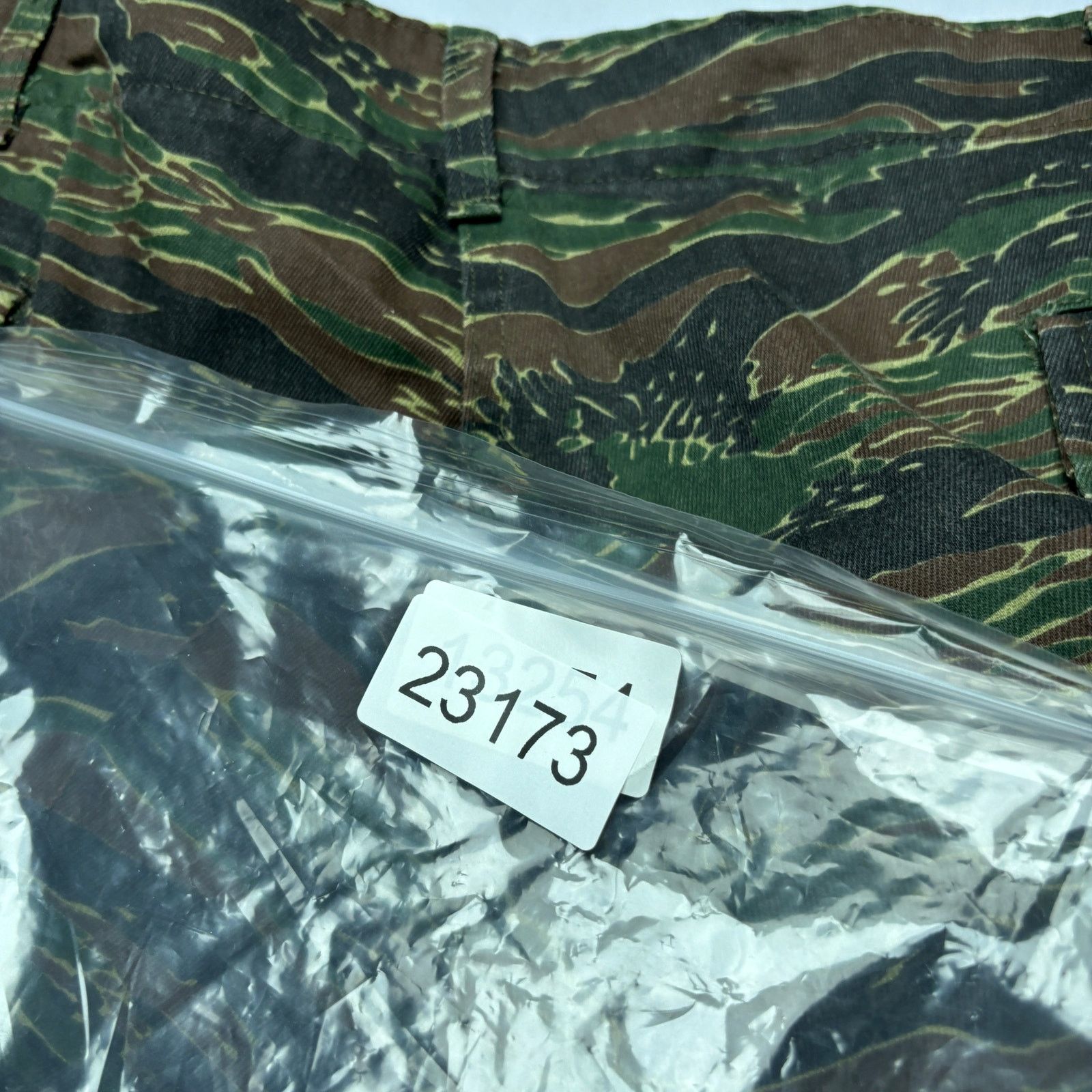 Vintage Vintage 70s Tiger Stripe US Military BDU Cargo Pants Men XL Size US 36 / EU 52 - 9 Thumbnail